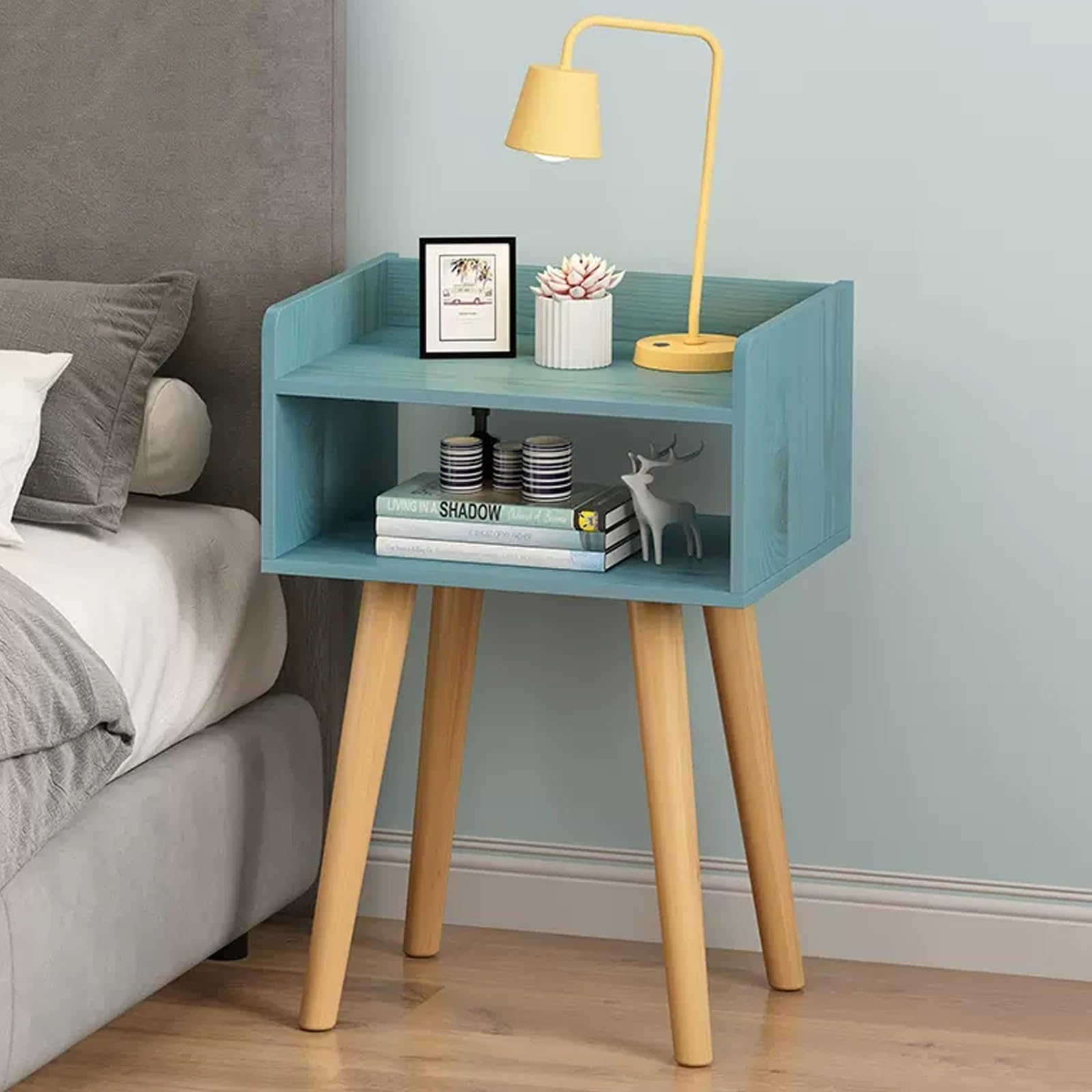 Table d'appoint avec Étagère Ouverte Adorable Près du Canapé du Salon