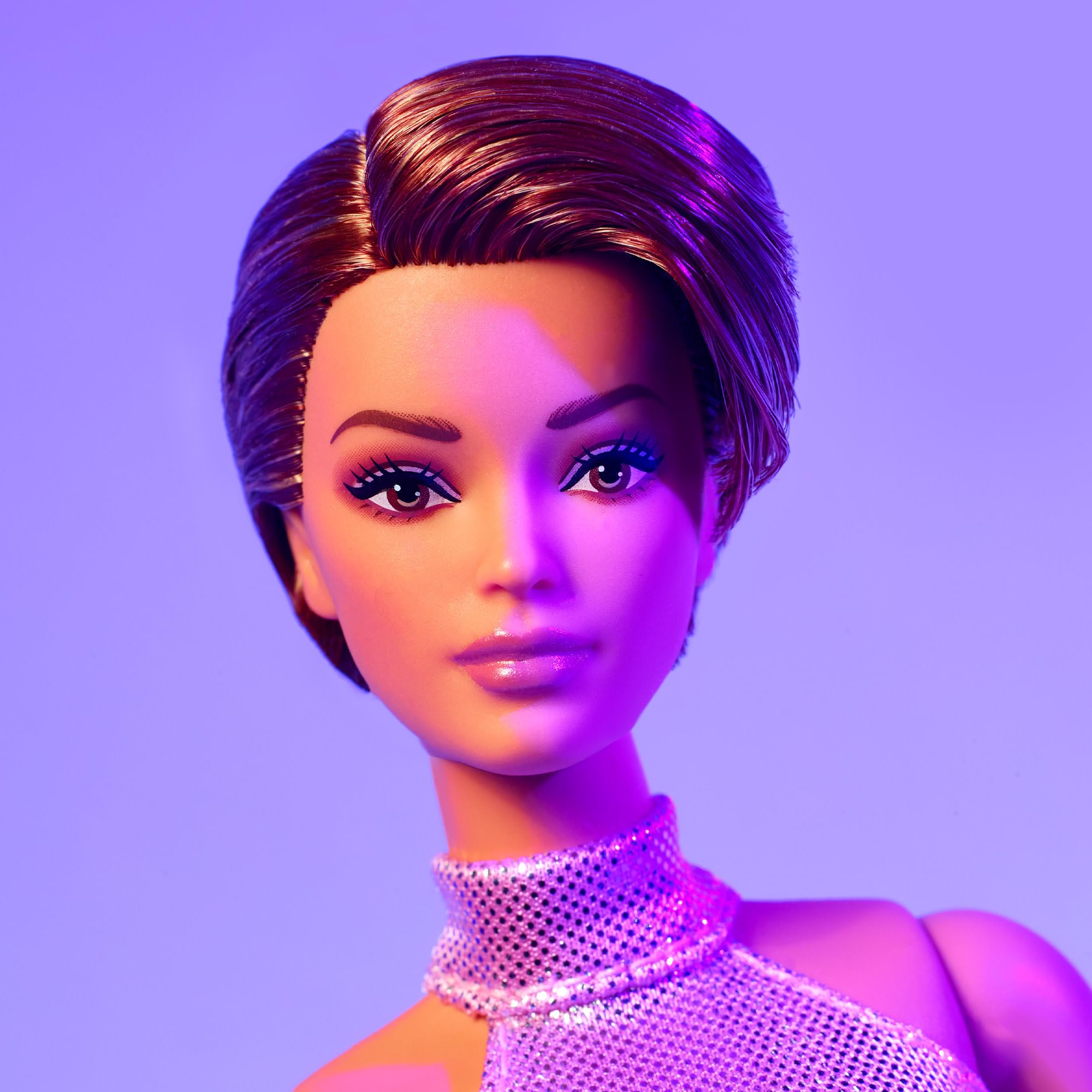 Barbie Looks Pop Nr. 23 – Asblond Haar, Blauwe Metallic Jurk, Met Standaard, Y2K-stijl, Verzamelobject