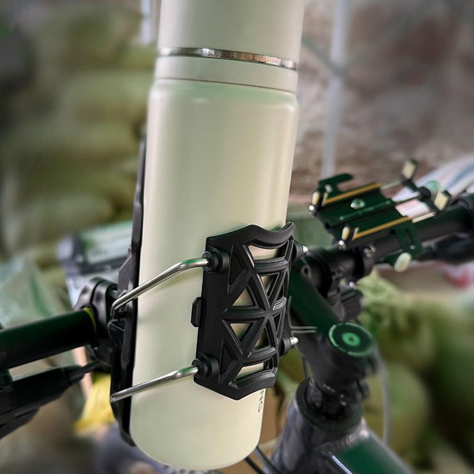 Auto-Adaptacyjny uchwyt na bidon rowerowy, 2025, obracany o 360°, mocny uchwyt na butelkę rowerową, mocne trzymanie do drążka montażowego 22-25 mm, średnica 3,2-7,7 cm, klatka na butelkę na
