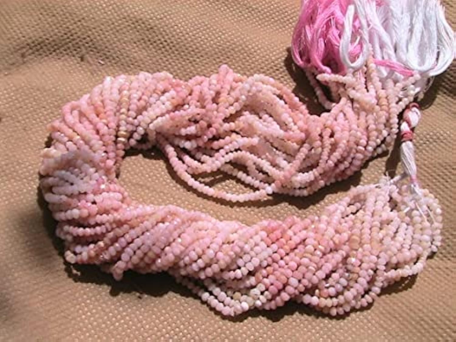 Opale rose péruvienne 4mm en fil régulier sans défaut pour enfilage facile