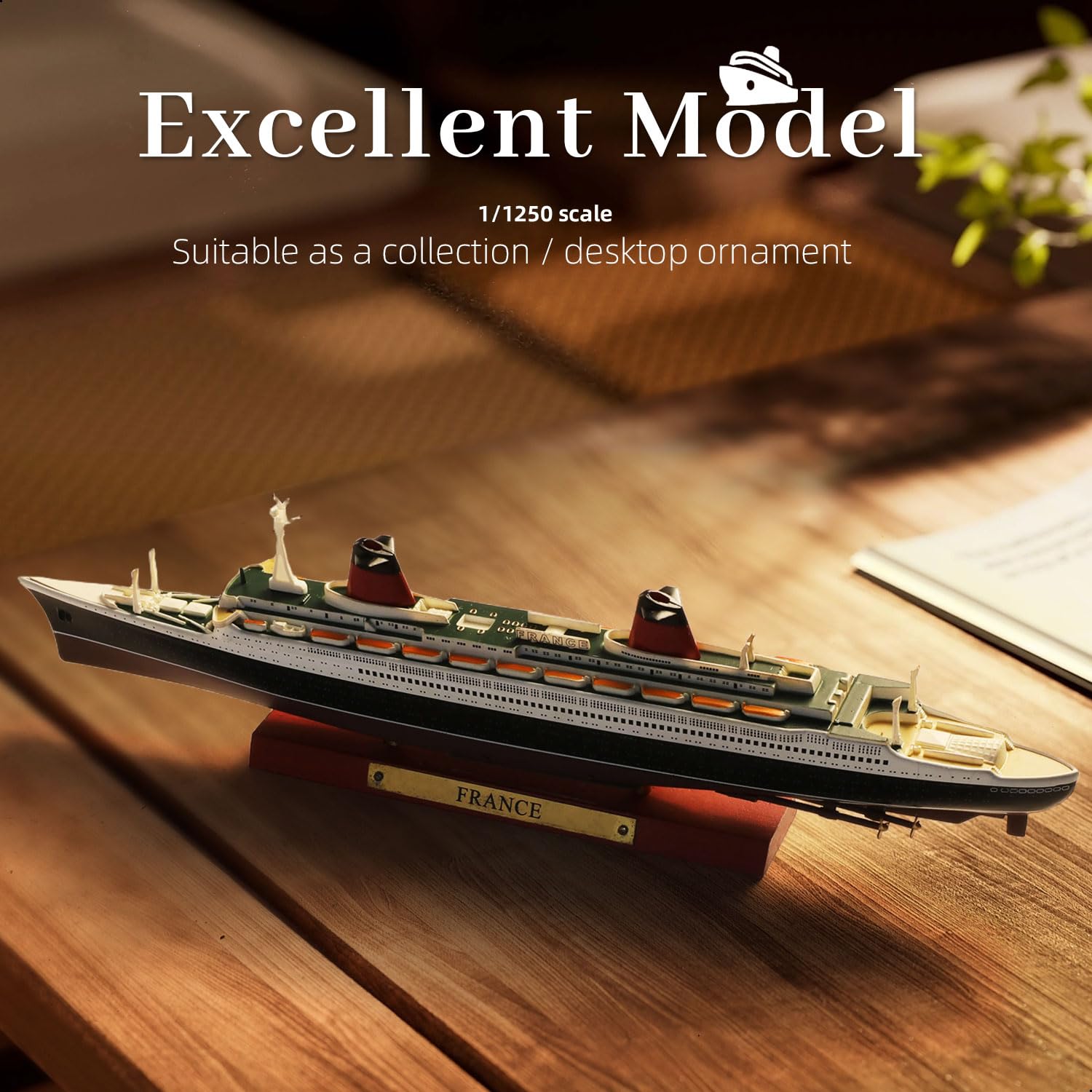 1/1250 SS France Cruise Ship Model Classic Alloy Metal Diecast Boat Model Legendary Ocean Liner French con espositore in venature del legno Adatto per collezione o regalo per adulti