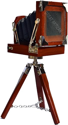 Cámara trípode de película antigua con soporte de madera. Cámara vintage de madera marrón antiguo proyector retro para decoración del hogar, oficina