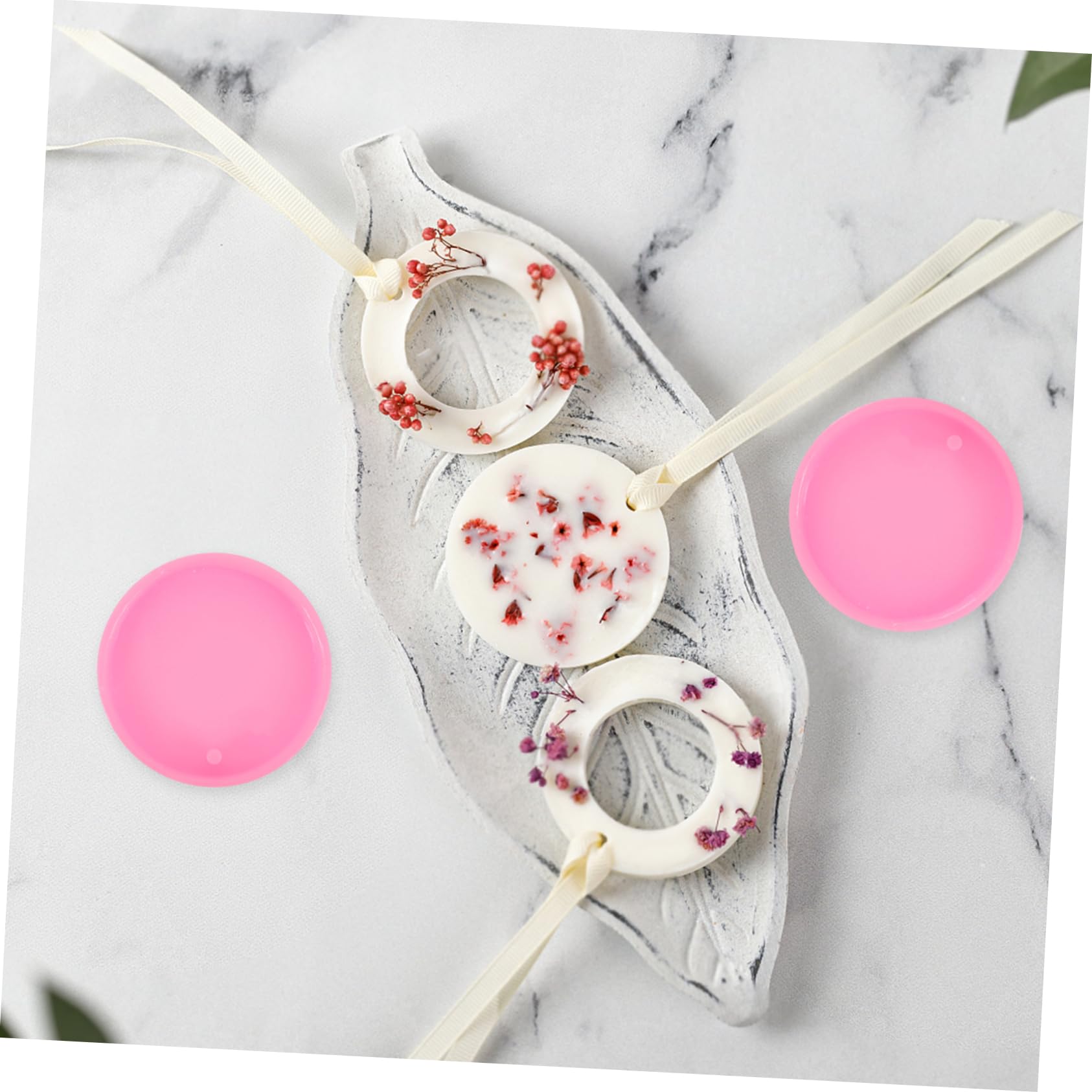 NUOBESTY 50pezzi Stampo Silicone Flessibile Per Ciondoli e Portachiavi Per Creazioni Diy Aromaterapia Utile e Pratico Per Amanti Artigianato