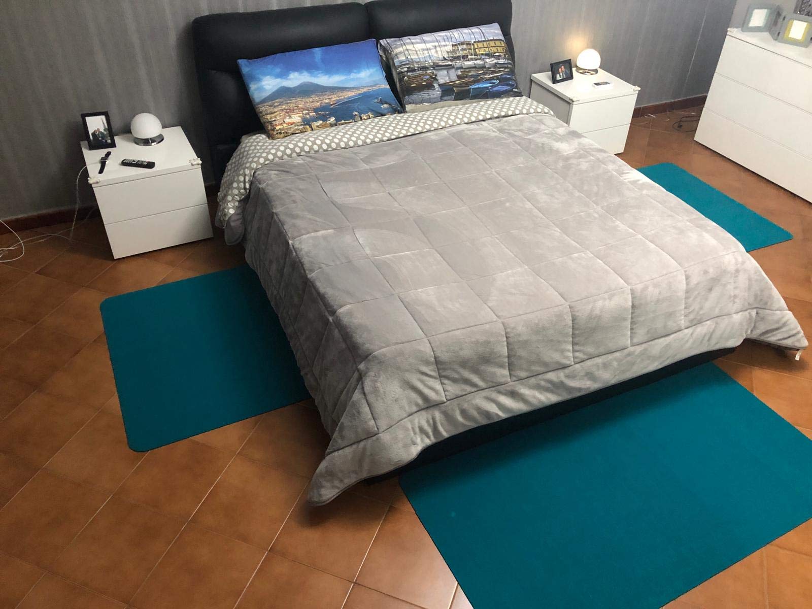 Set Scendiletto Formato da 3 Pezzi - 2 Tappeti da 80x100 cm e 1 Tappeto da 80x150 cm (Grigio)
