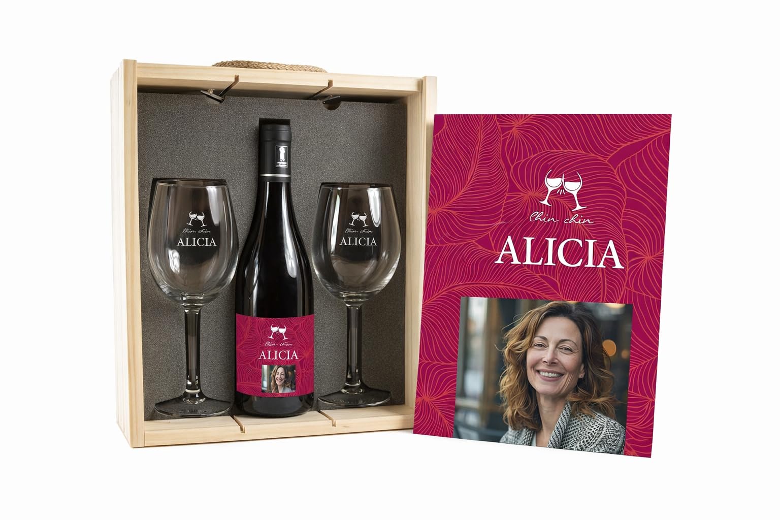 CALLEDELREGALO Kit Personalizado Chin Chin | Incluye Botella de Vino, Copas de Vino y Caja de Madera | Set de Regalo Personalizable con Foto y Texto