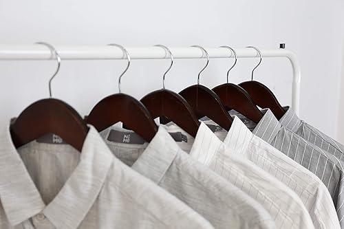 Miniatura 3 de Perchas para abrigos, paquete de 18 perchas de madera maciza para trajes con hombro cortado con muescas, barra antideslizante para pantalones,