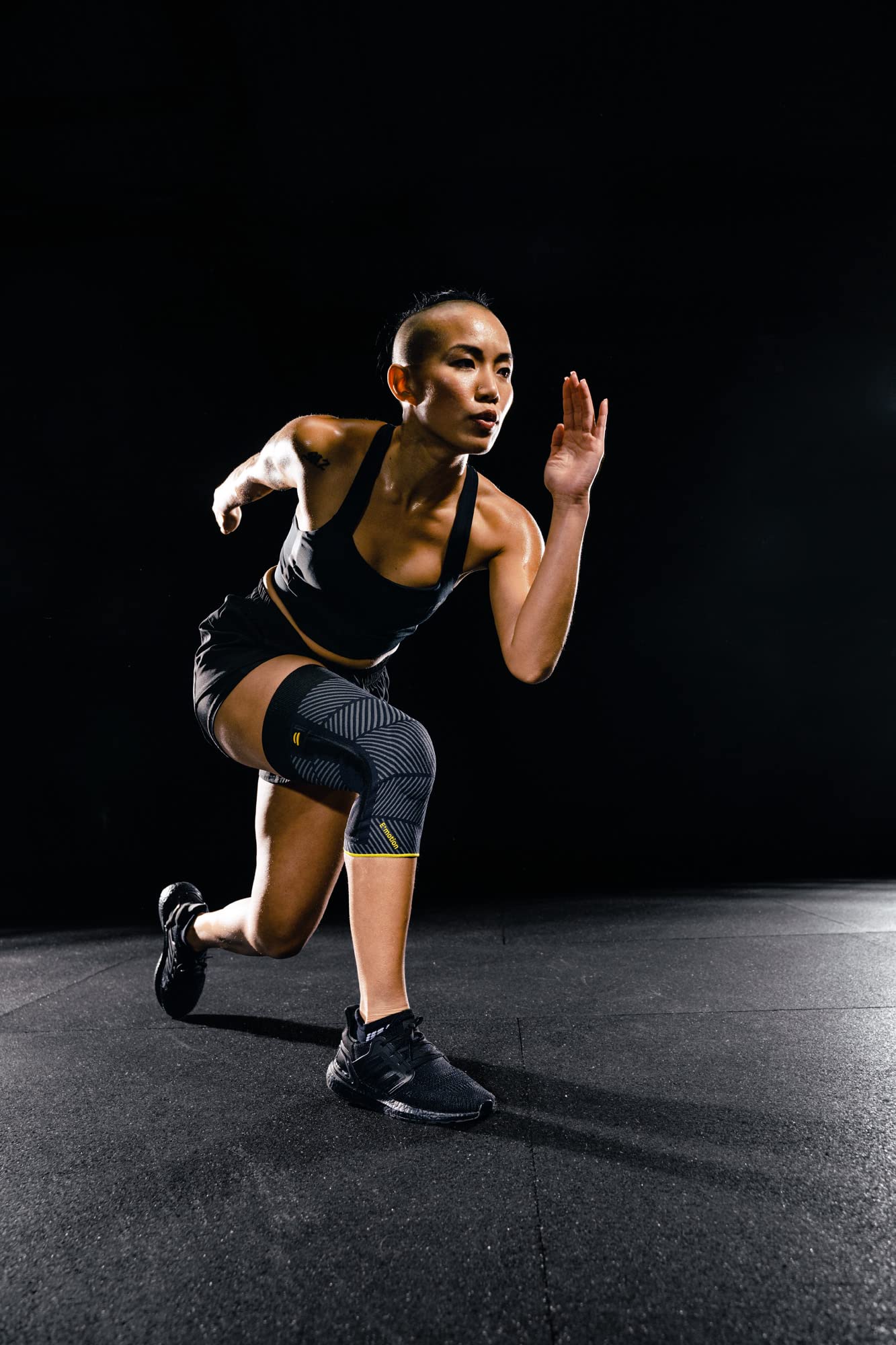 medi Genumedi E+motion 3.0 - Rodillera deportiva 3D con silicona de cuarzo, talla III, cinta adhesiva de ajuste perfecto, fácil de poner, ajuste perfecto, antiolores y termorregulador