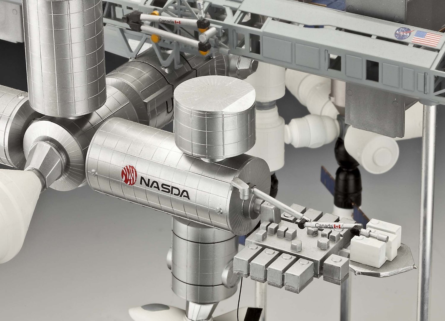 Revell 04841 - Modellbausatz - International Space Station ISS im Maßstab 1:144