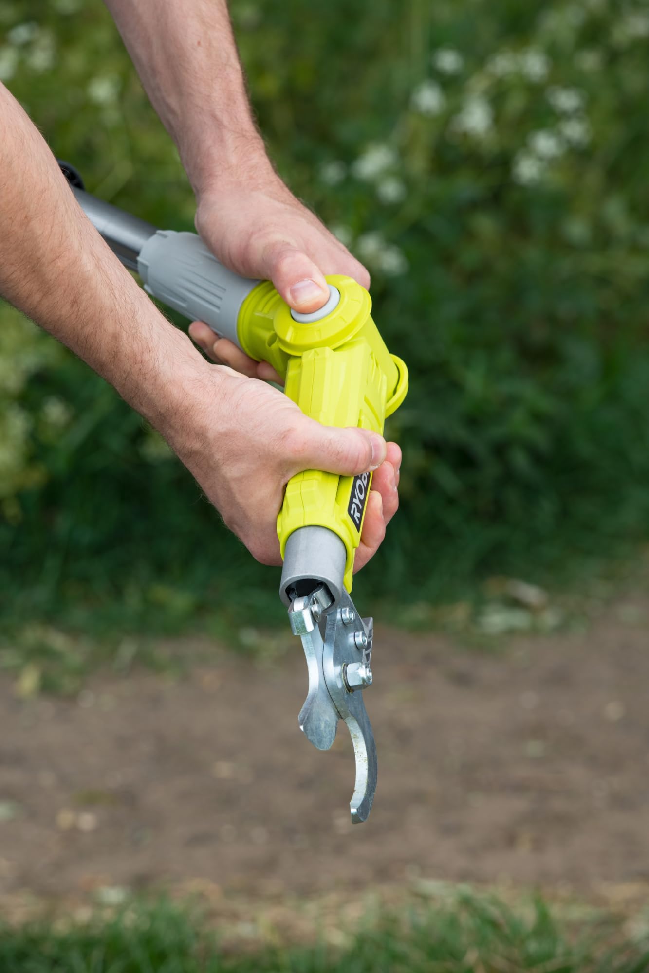 RYOBI - Coupe-Branches télescopique Sans Fil 18V ONE+ RY18PLA-0 – Compact, longueure 2,7m, Lame Tranchante, coupe max 32mm, Idéal Branches Épaisses – Batterie Non Incluse