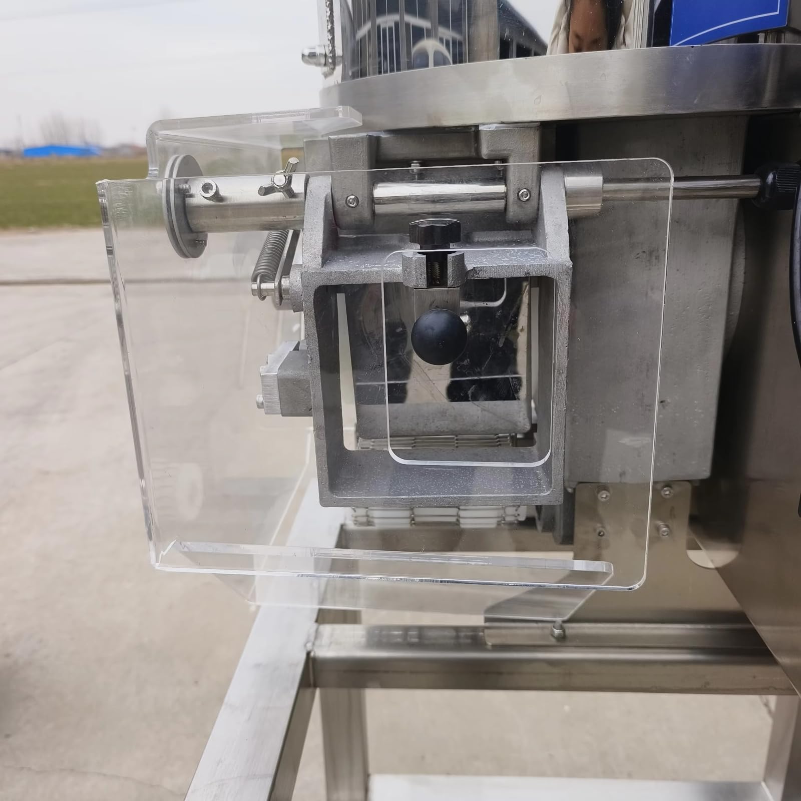 La macchina commerciale per hamburger, realizzata in acciaio inossidabile 304, può produrre 2100 polpette all'ora, con spessore regolabile (6-16 mm), design staccabile, adatto per ristoranti e