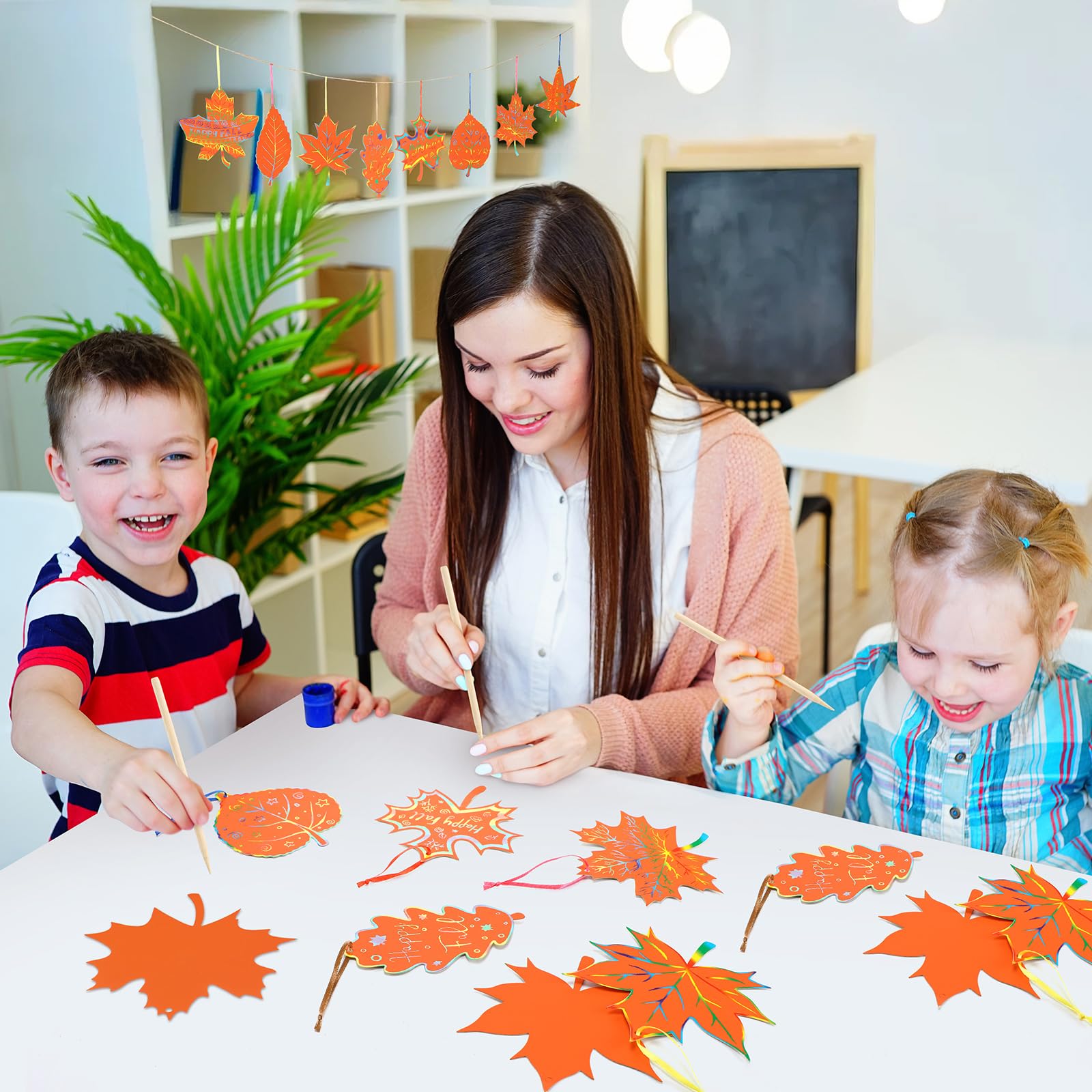 Frienda 80 Sets Herbst-Kratzblätter, bunte Farbe, Ahornblätter, Kunst, Thanksgiving, Herbst-Ornamente für Klassenzimmer-Aktivitäten, Partygeschenke, 8 Designs