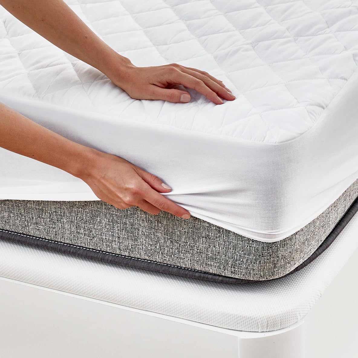 Pikolin Home - Mattress Protector 120 x 190/200 cm – Padded and Breathable, Adjustable, Hygienic Treatment, Oeko-Tex Certified, for 120 cm Beds, up to 32 cm Height – Mattress Topper
