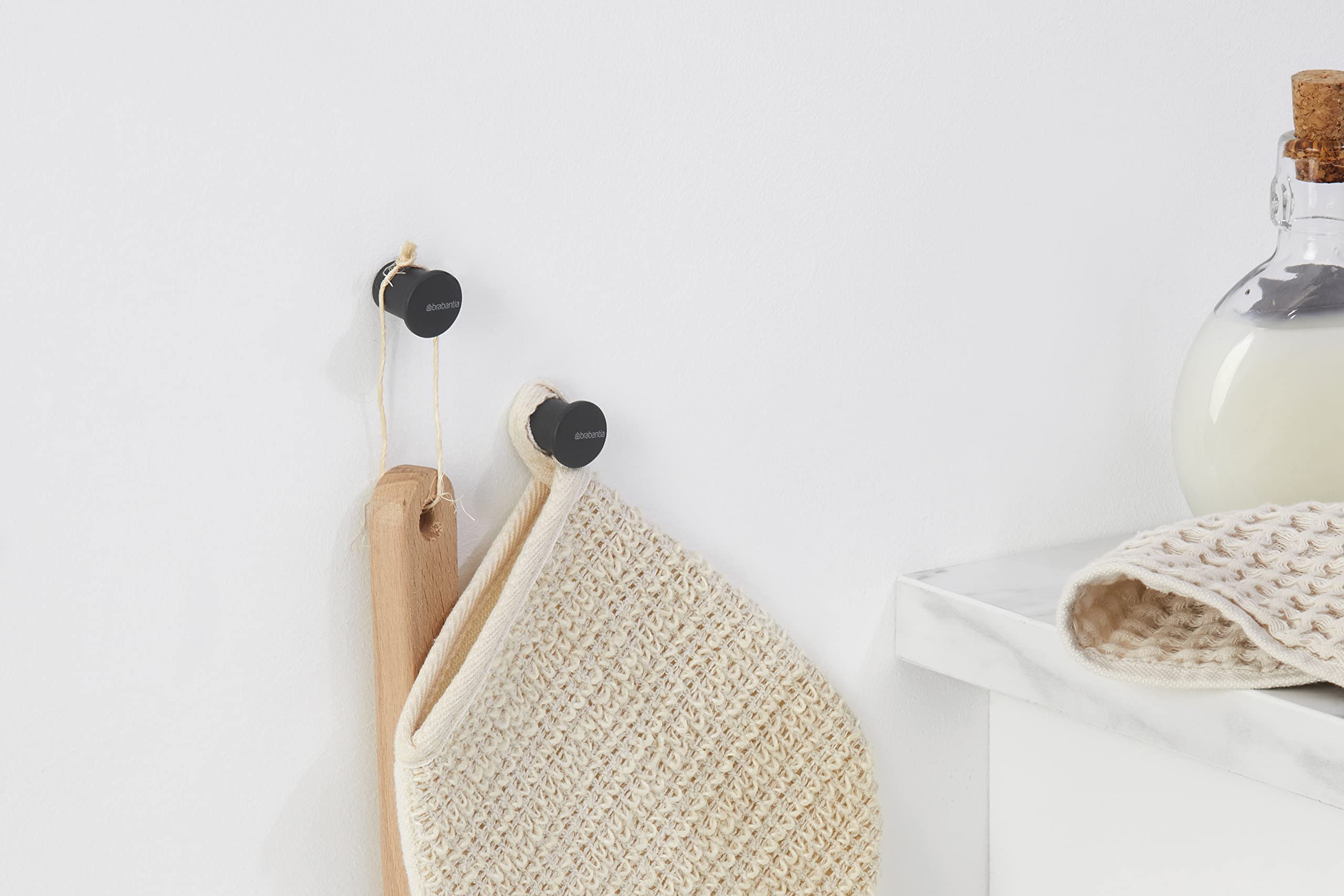 Brabantia - Mindset Hachyki na Ręczniki - Idealne do Łazienki, Toalety lub Kuchni - Odporne na Korozję - Materiały Mocujące w Zestawie - Zestaw 2 Sztuk - Infinite Grey - 2.1 x 2.3 x 2.1 cm