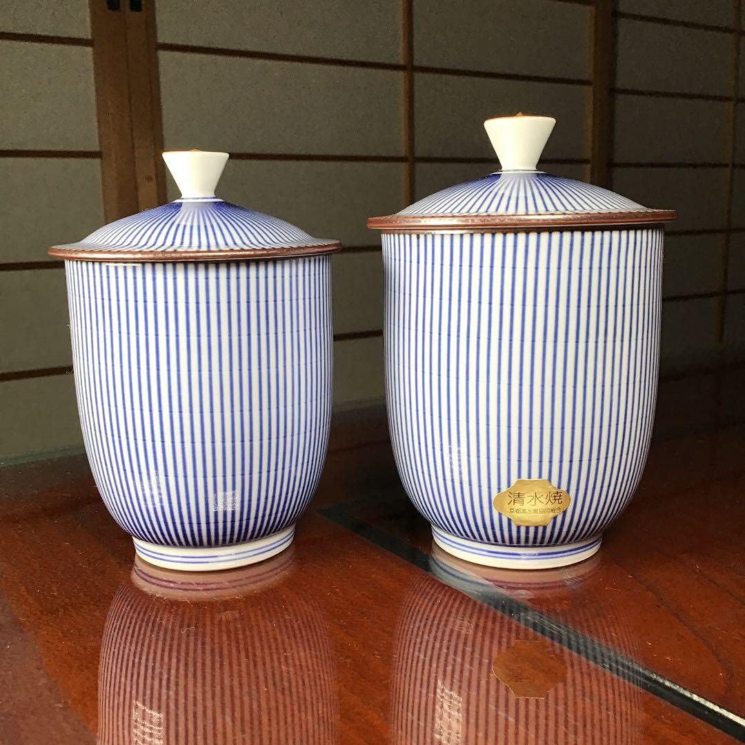 12代 柿右衛門 草花文 蓋付 夫婦湯呑 有田焼 12代 柿右衛門 草花