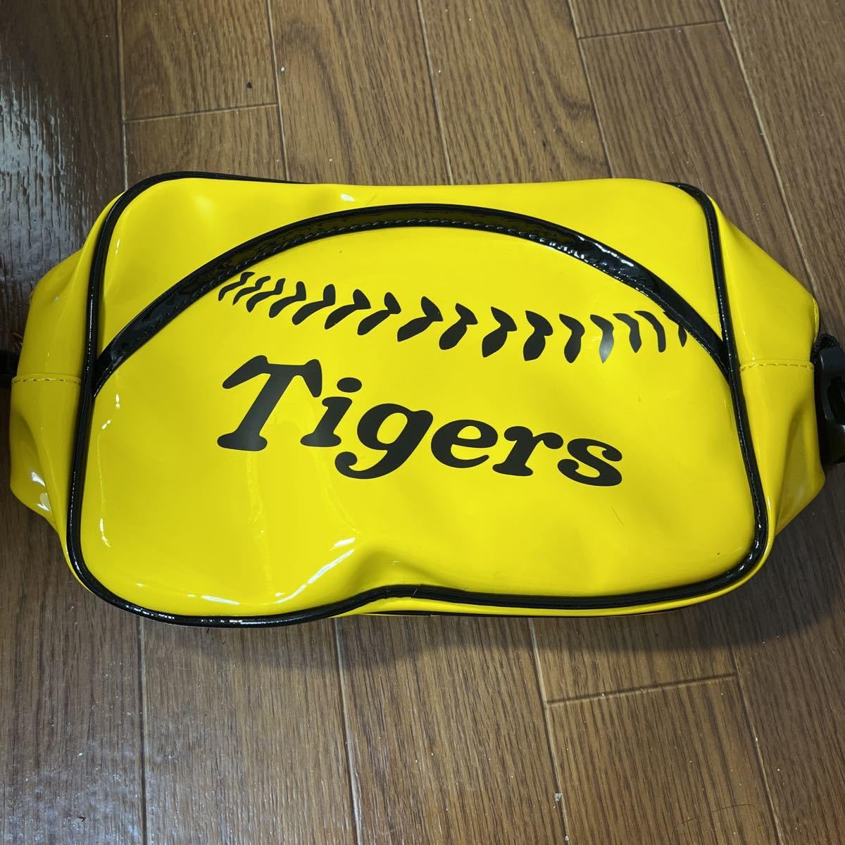 Amazon.co.jp: 阪神タイガース ショルダーバッグ エナメルバッグ 超 