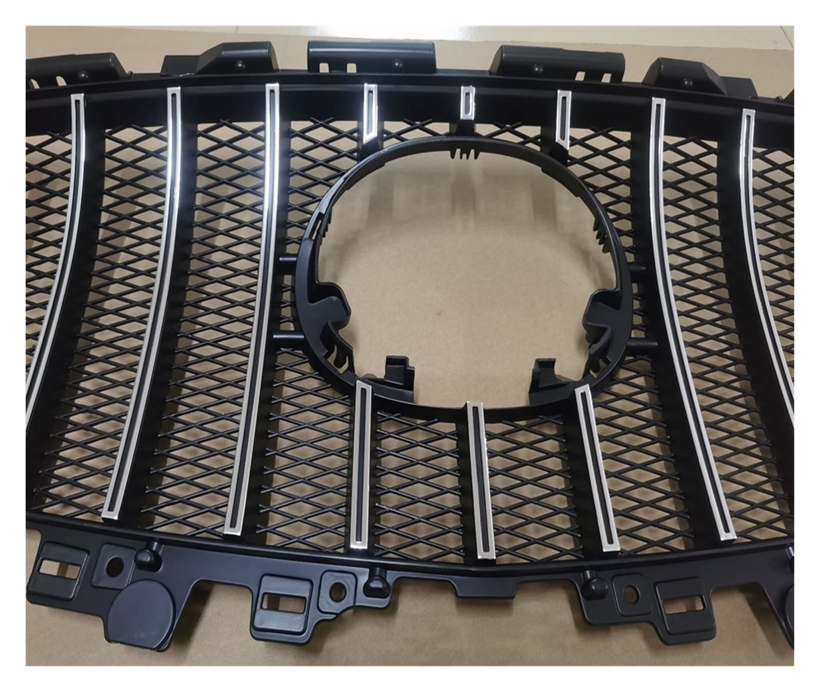 ILモータースポーツ製のフロントグリルカバーです。 I.L.モータースポーツ フロントグリルカバー ステンレス