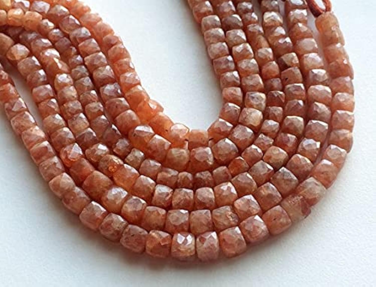 Sunstone cubes de 8mm en fil de perles de qualité supérieure pour joaillerie artisanale