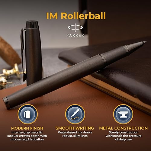 Vista 21 de Bolígrafo de punta redonda azul Parker IM grabado. Bolígrafo de regalo personalizado con acabado mate con ribete cromado y tinta negra para regalos