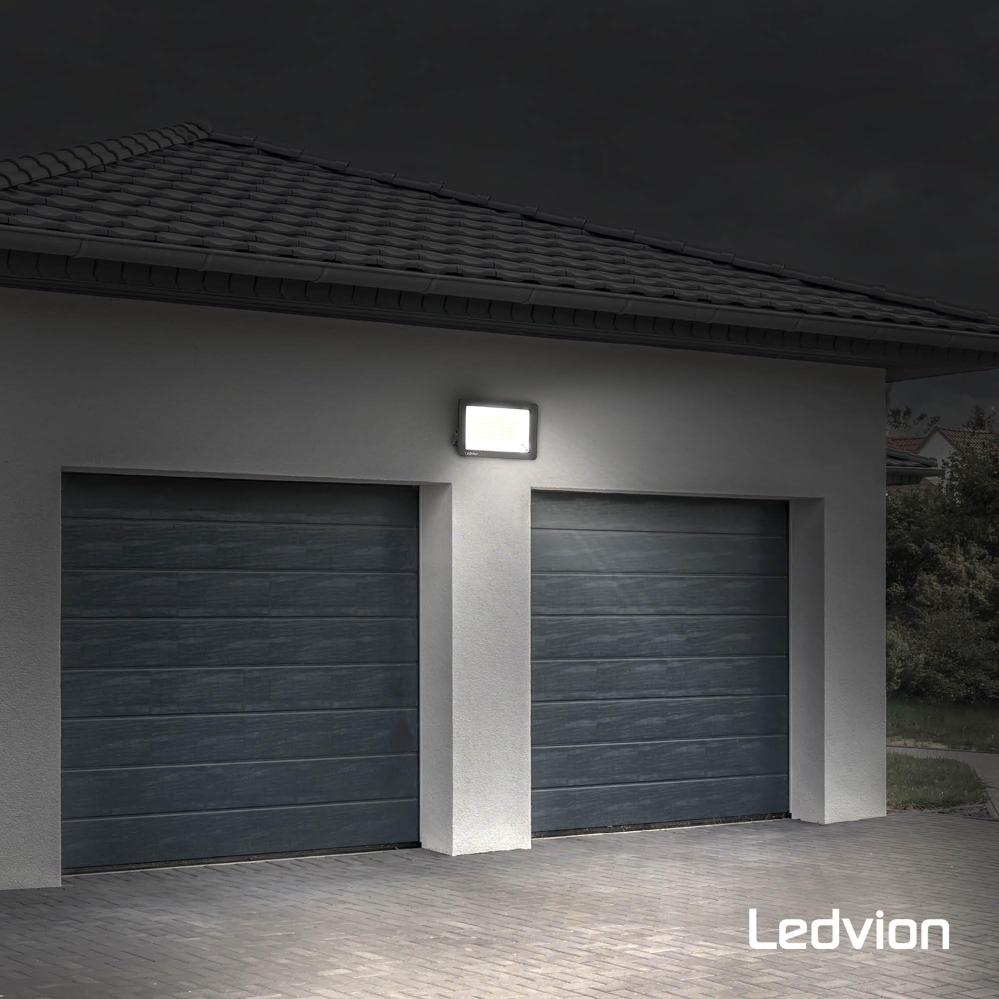 Ledvion LED Strahler Außen 200W wasserdicht IP65 4000K 17000lm | Schnellanschluss und verstellbare Halterung fuer Fassade Hof Garten und Betrieb