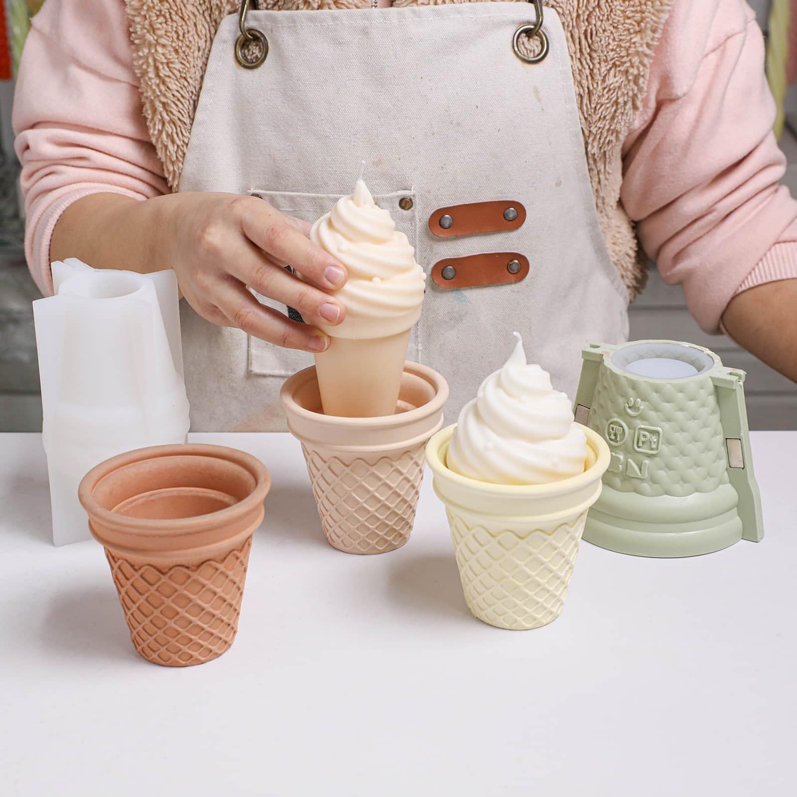 BOOWAN NICOLE Süßes Swirl-Eiscreme-Kerzenglas & Kerzen-Nachfüll-Silikonform Kerzenformen zum Gießen für Kerzenherstellung Handwerk Ornamente (SH1332+LZ0973)