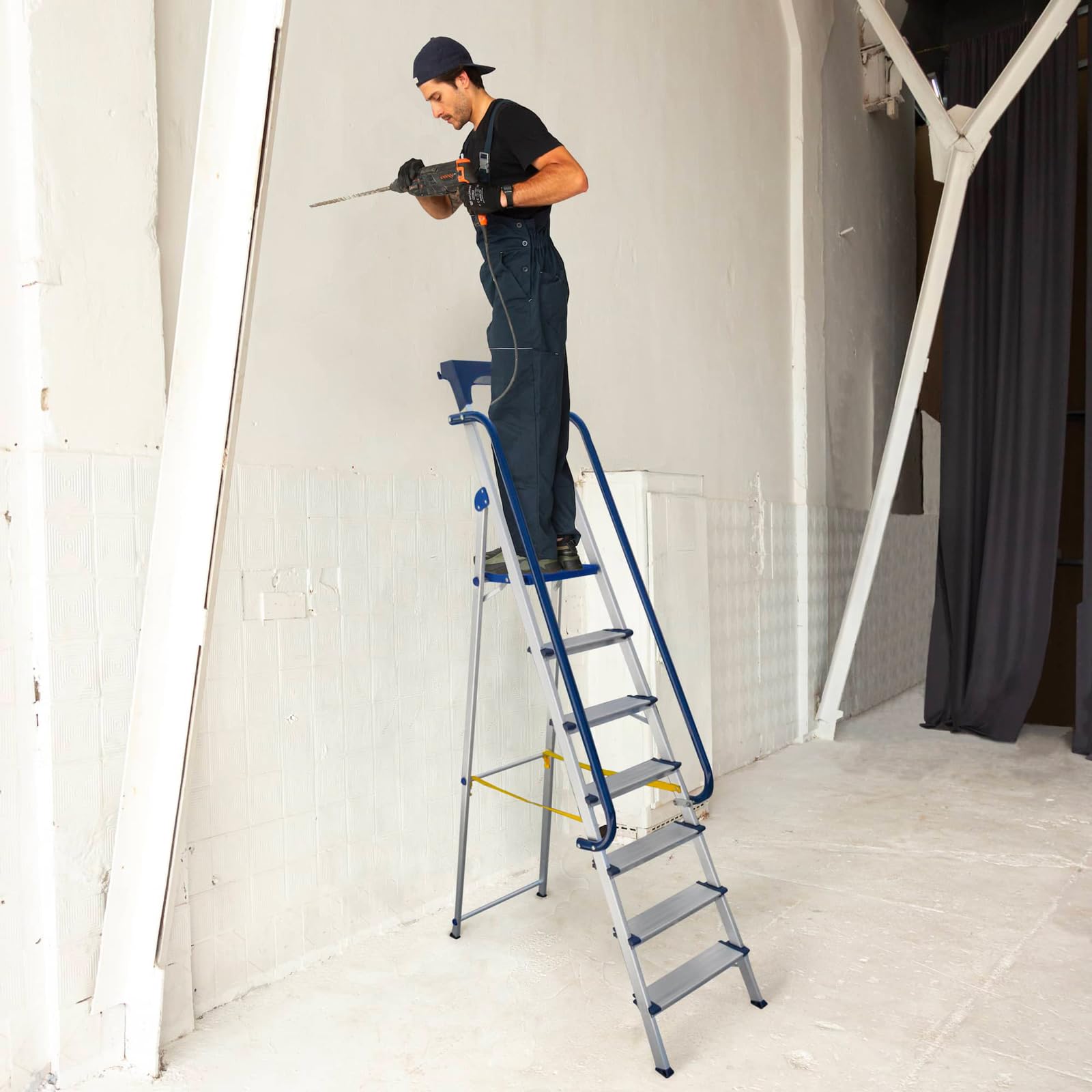 HOSTRÖM Escalera de Tijera de 7 peldaños Secure Pro, Aluminio Reforzado, Segura con barandillas, Bandeja portaherramientas, Altura de Plataforma 158 cm, garantía de 5 años