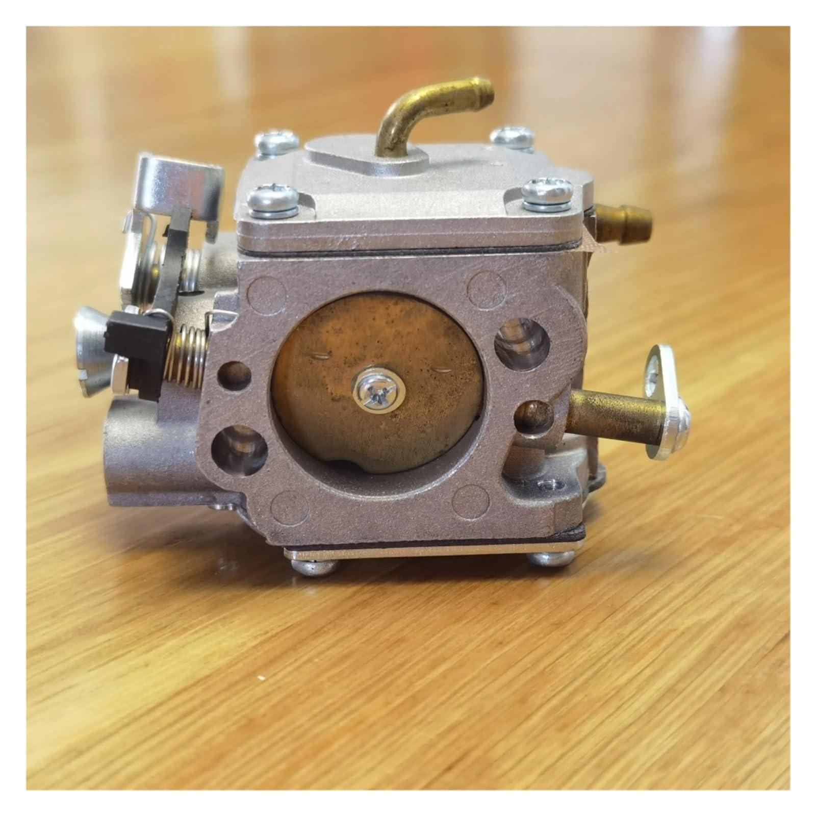 Carburateur pour tronçonneuse 385 et 390XP système alimentation essence remplace 5013552-01