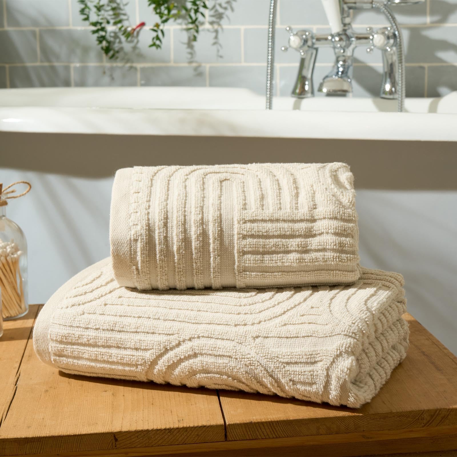 Brentfords Bathroom Hand Towels Cream Embossed Arches, Super Soft 100% Cotton Hand Towels Kitchen Bathroom Essentials Highly Absorbent Small Towels for Hands Face, 4 Piece