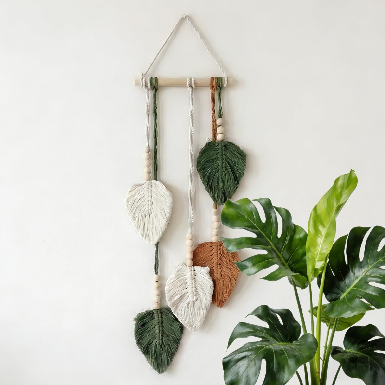 Avoik Green-5 Leaves Macrame Wall Hanging Leaf Boho Home Decor, Chic Woven Feather Tapestry Bohemian Wall Decoration Handmade Wall Art For Bedroom Living Room Apartment Gift, 20 * 78 Cm