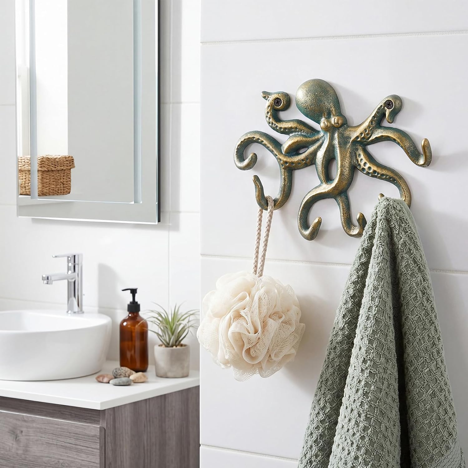 Hicarer Octopus Cast Iron Wall Hook Nautical Decorative Key Holder with 6 Hooks Coastal Ocean Theme Animal Hook for Entryway, Bathroom, or Bedroom, Heavy Duty Antique Green
