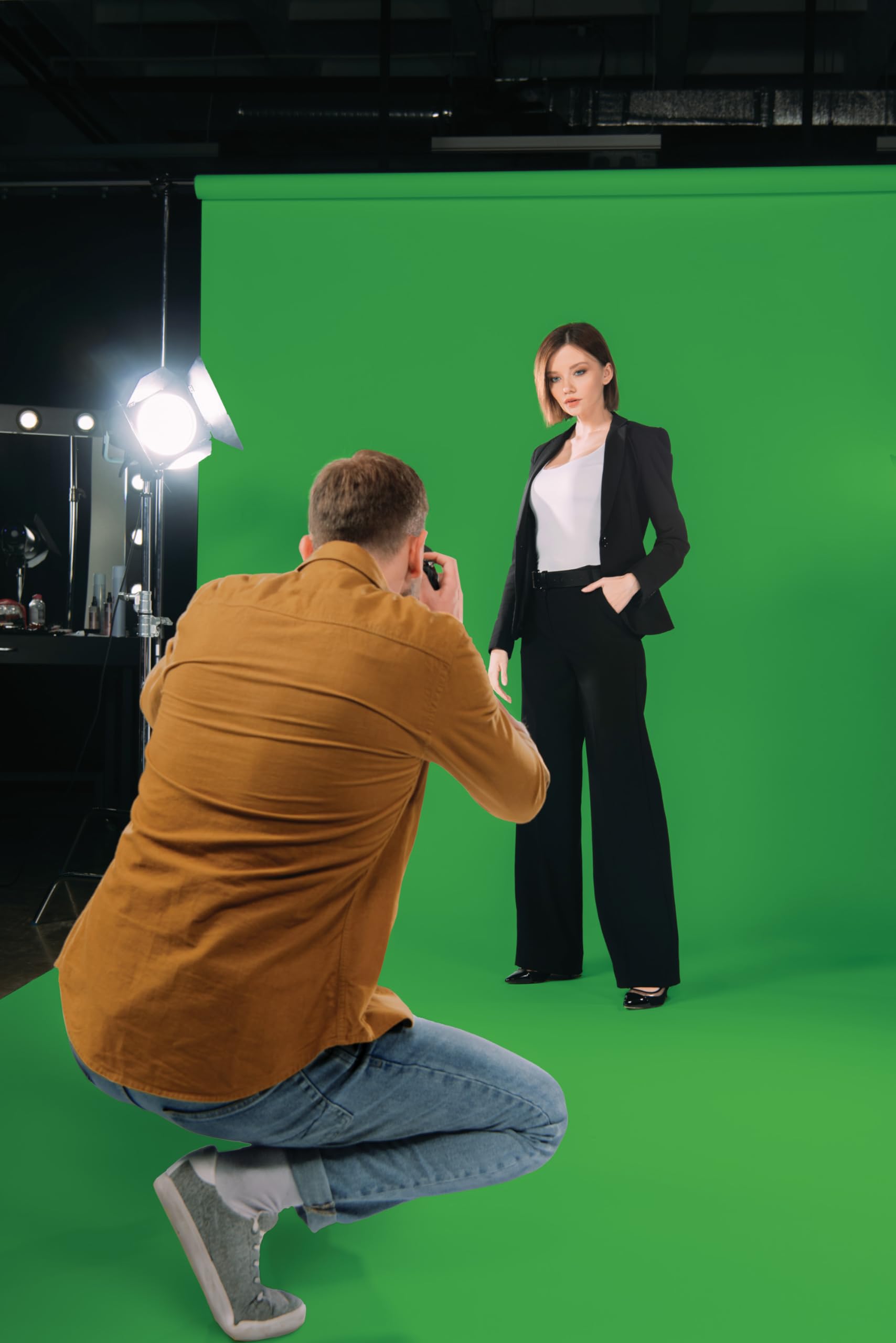Denny Manufacturing - Telón de fondo de papel sin costuras para fotografía, rollo de papel verde sin costuras – Pantalla verde (86 pulgadas x 36.8 pies) Incluye rollo de cinta adhesiva (2 pulgadas x