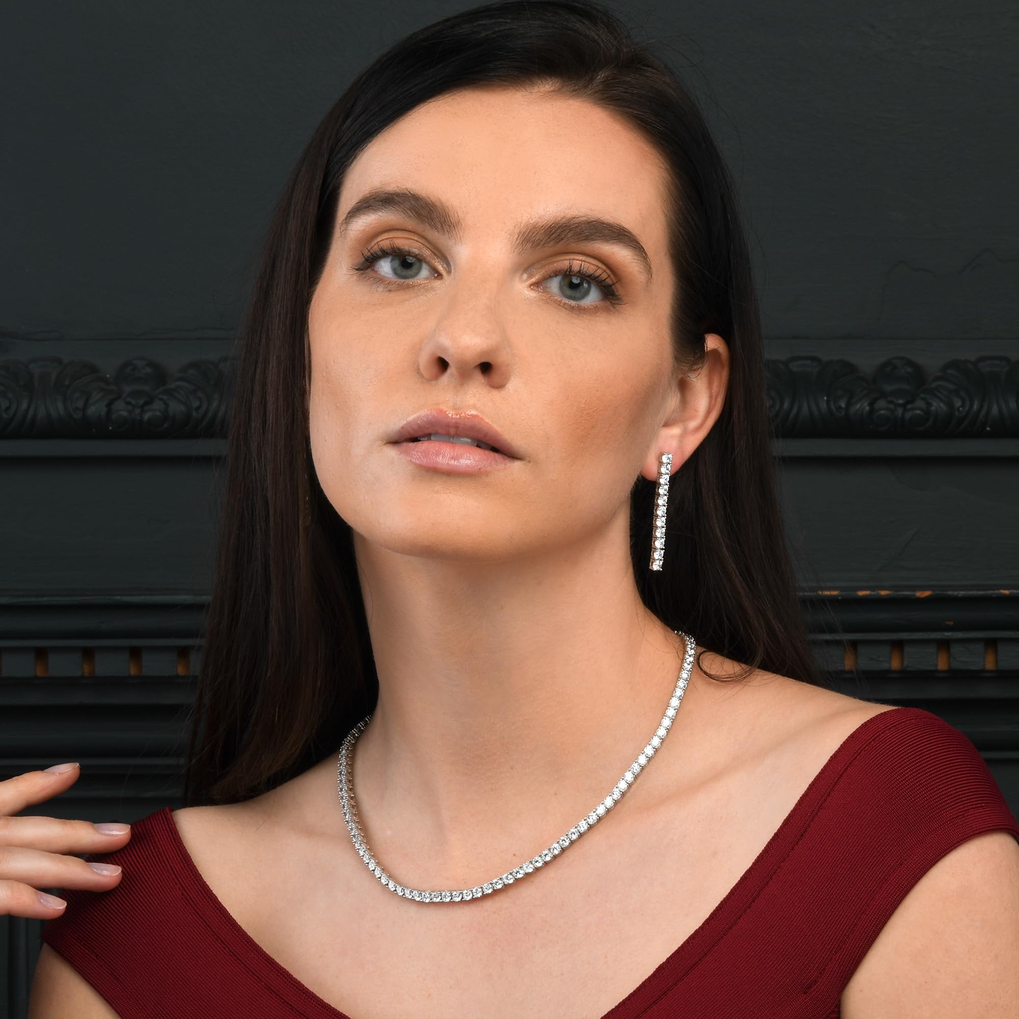Diamond Treats Lange Ohrringe für Damen in 925 Sterling Silber, Lange Ohrringe für Frauen mit Cubic Zirkonia Steinen, Elegante Ohrringe mit Steinen in einer Linie, 925 Sterling Silber