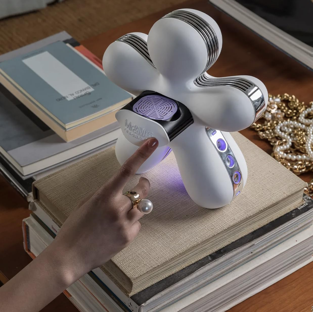 MR. & MRS FRAGRANCE GEORGE II SPEAKER WHITE