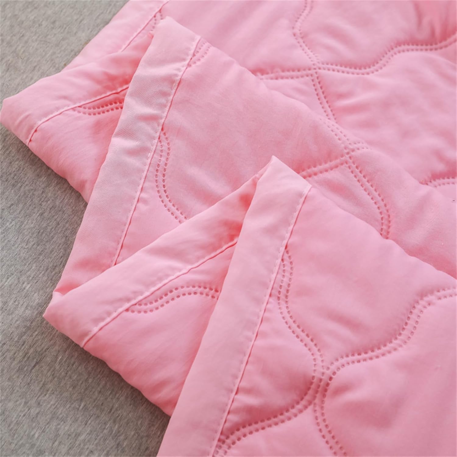 Odot Lightweight and Thin Reversible Summer Duvet, 2.5 Tog Duvet without Washable Cover – Soft and Comfortable, Lightweight & Breathable Summer Quilting Blanket (Pink, 150 x 200 cm)