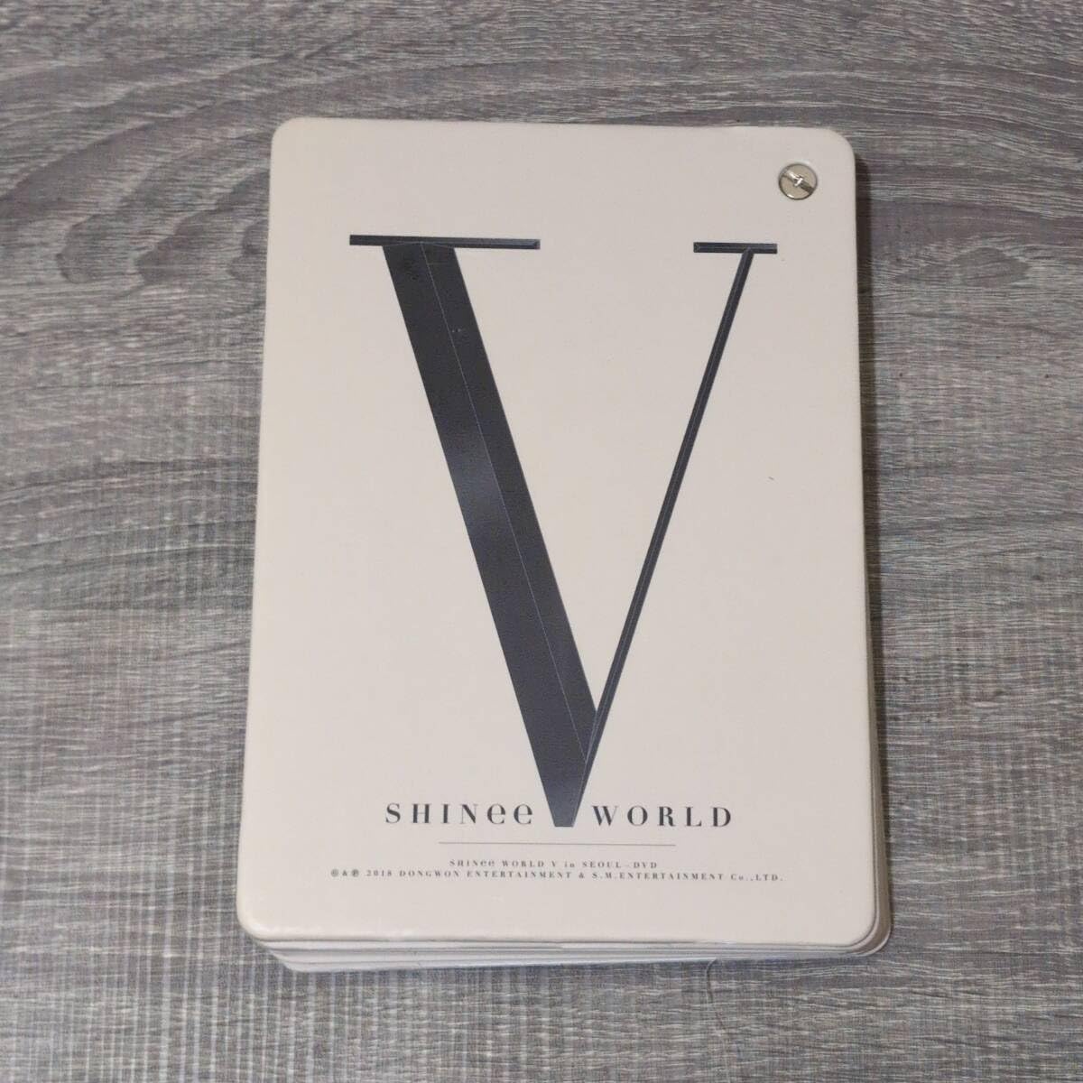 K-POP・アジア SHINee V WORLD DVD Amazon.co.jp: DVD 輸入盤？ SHINee V WORLD シャイニー v