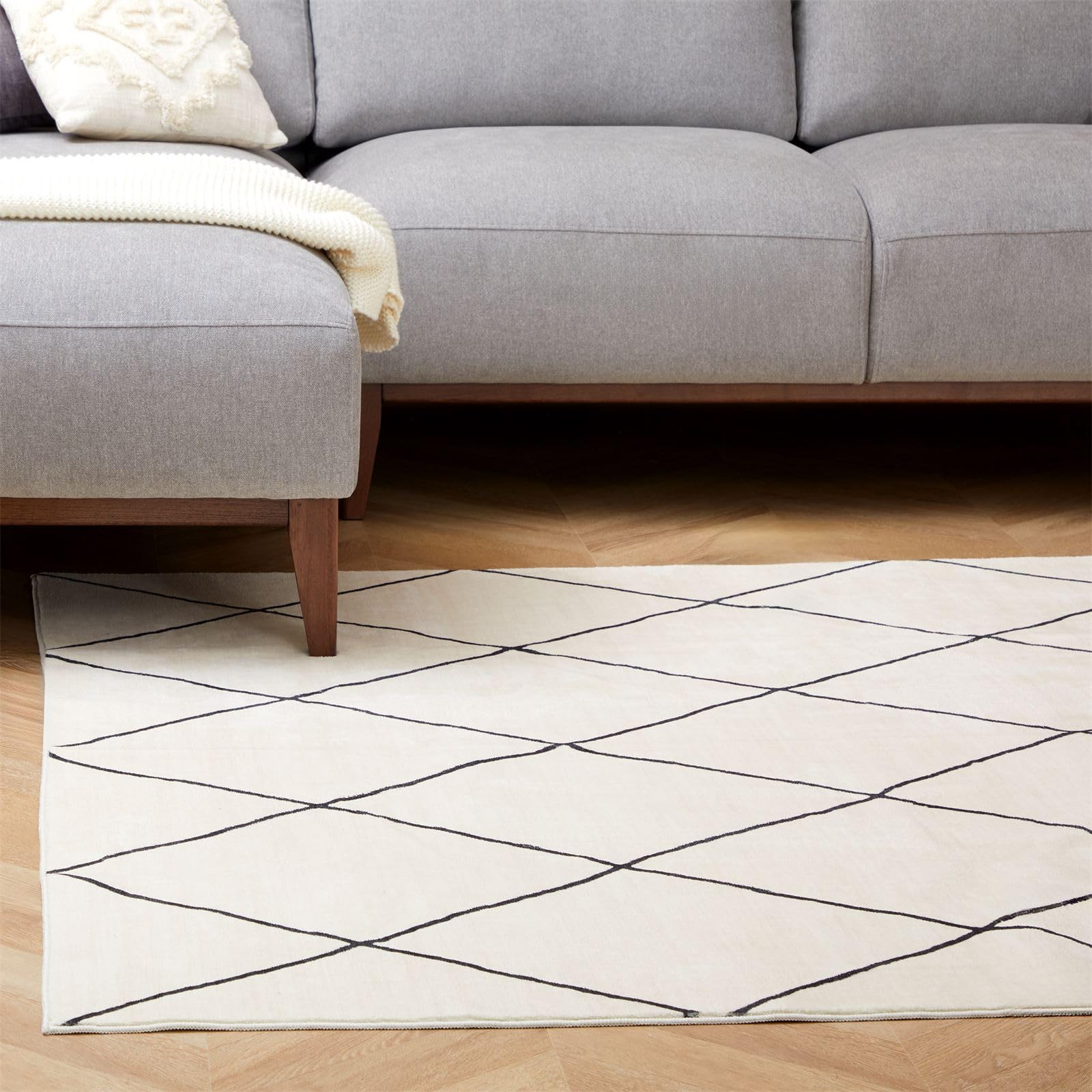 IDIMEX Teppich Rhomb waschbar 160 x 230 Cremeweiß, Rautenmuster, weicher Kurzflor, modern, skandinavisch, Mikrofaser, gummierte Unterfläche, schmutz- und wasserabweisend, pflegeleicht