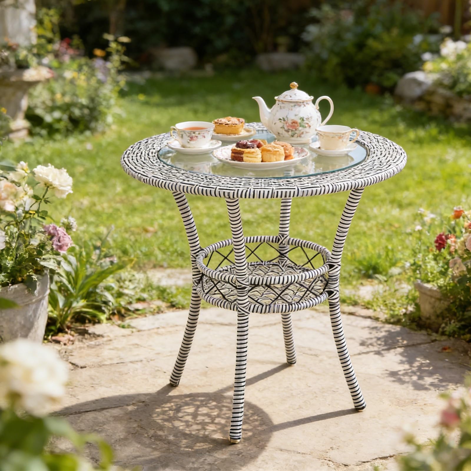 Table d'appoint d'extérieur en rotin stable pour résoudre le manque de rangement