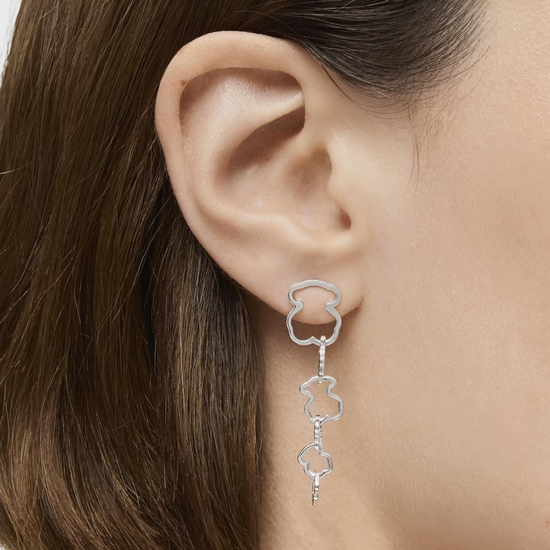 TOUS Pendientes Largos de Plata de Primera Ley para Mujer con Cierre a Presión, Motivo Osos, Versátil y Elegante, Colección Carrusel