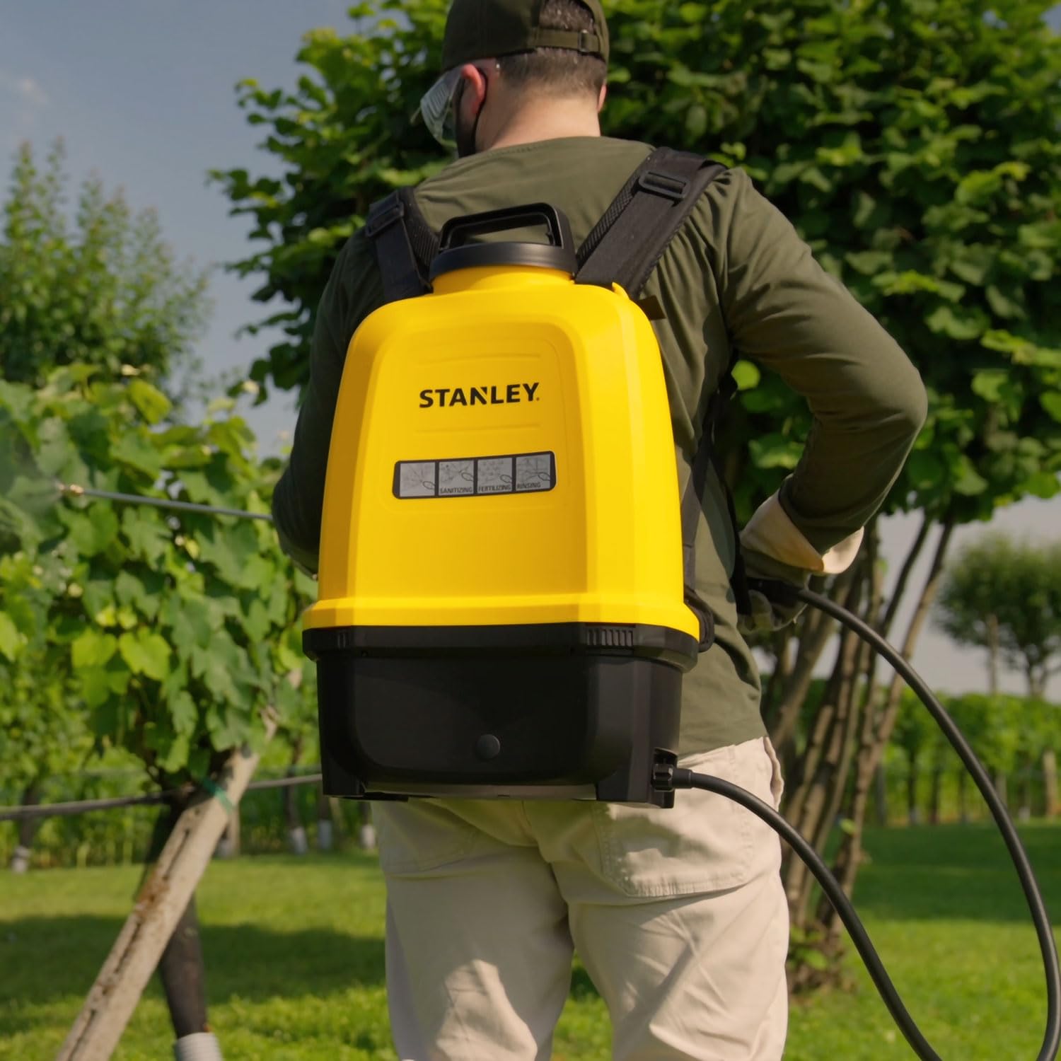Stanley Irroratore a pressione 16 L, irroratore da giardino, elettrico, batteria al litio ricaricabile, lancia telescopica, ugello regolabile, autonomia 2 h, max. 5 bar, 0,6 L/min, giallo/nero
