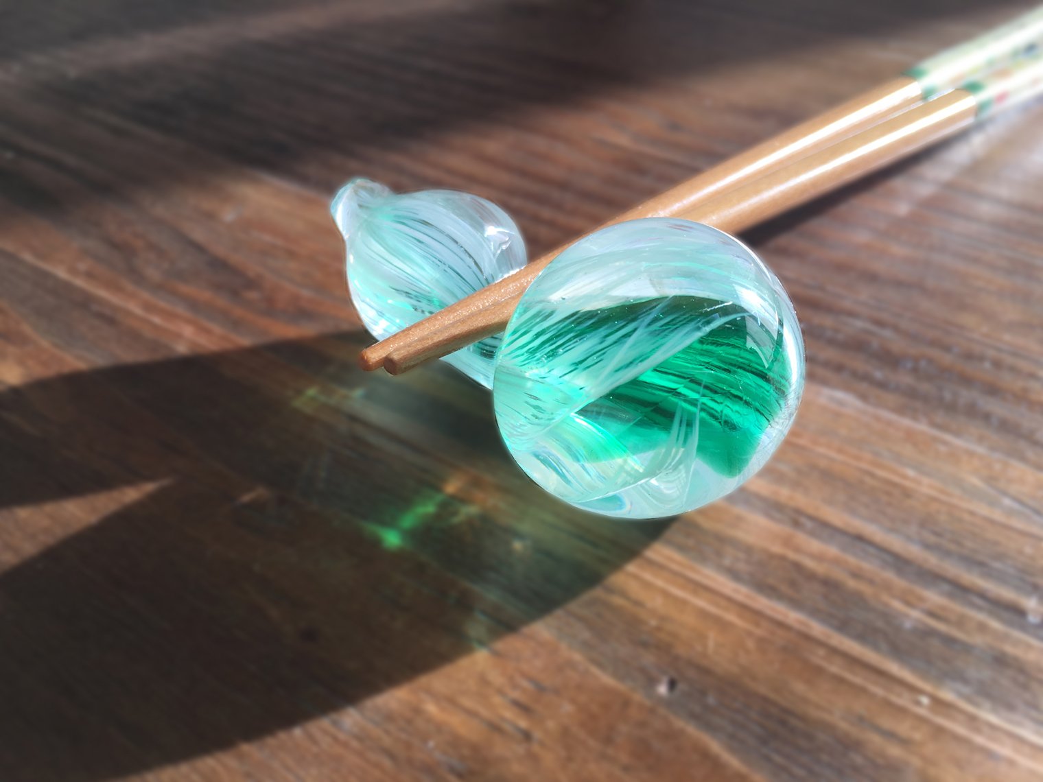 Amazon｜津軽びいどろ 箸置き ひょうたん グリーン F-77427｜箸置き