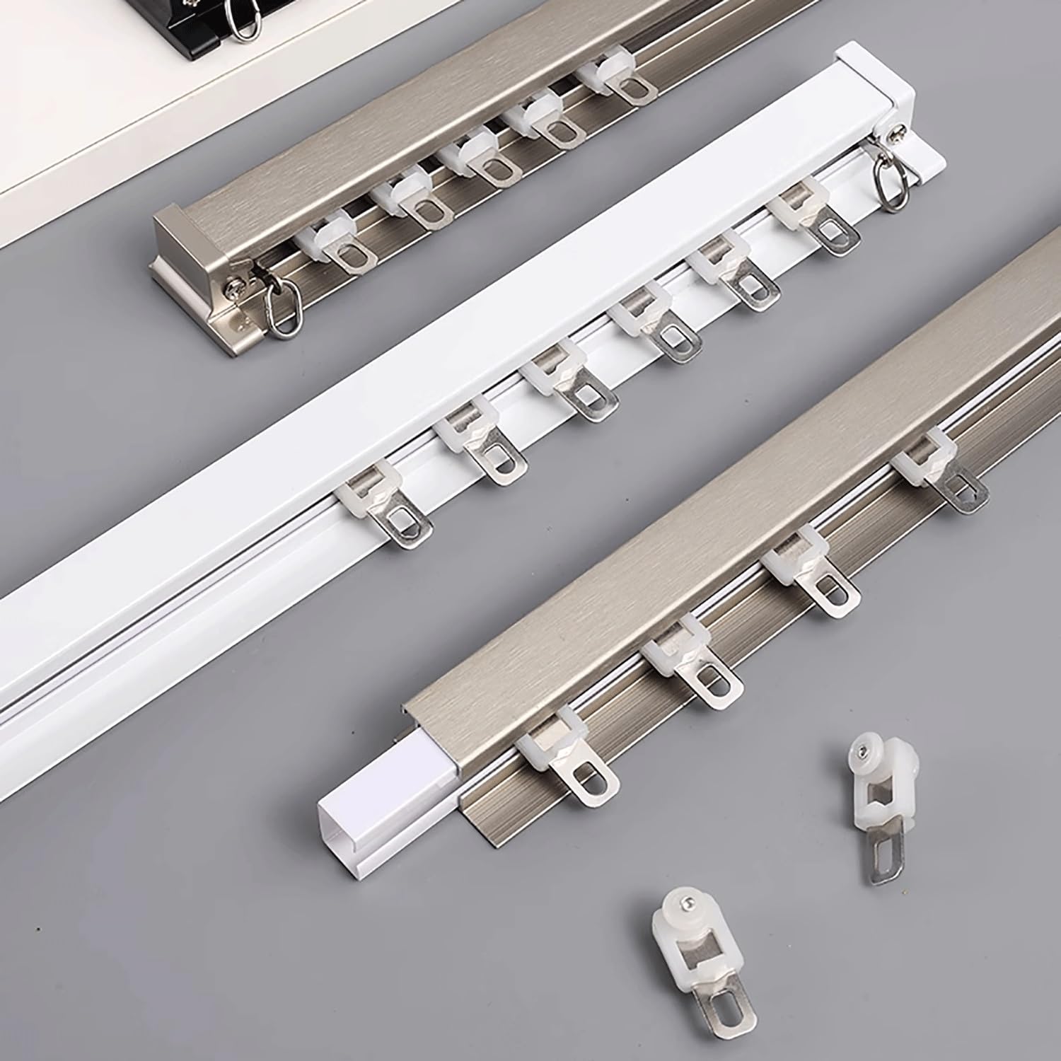 Leiser Aluminiumstab zur Wandmontage, für Schlafzimmer/Wohnzimmer/Fenster/Raumteiler (2,3 m) und Heimdekoration Solut