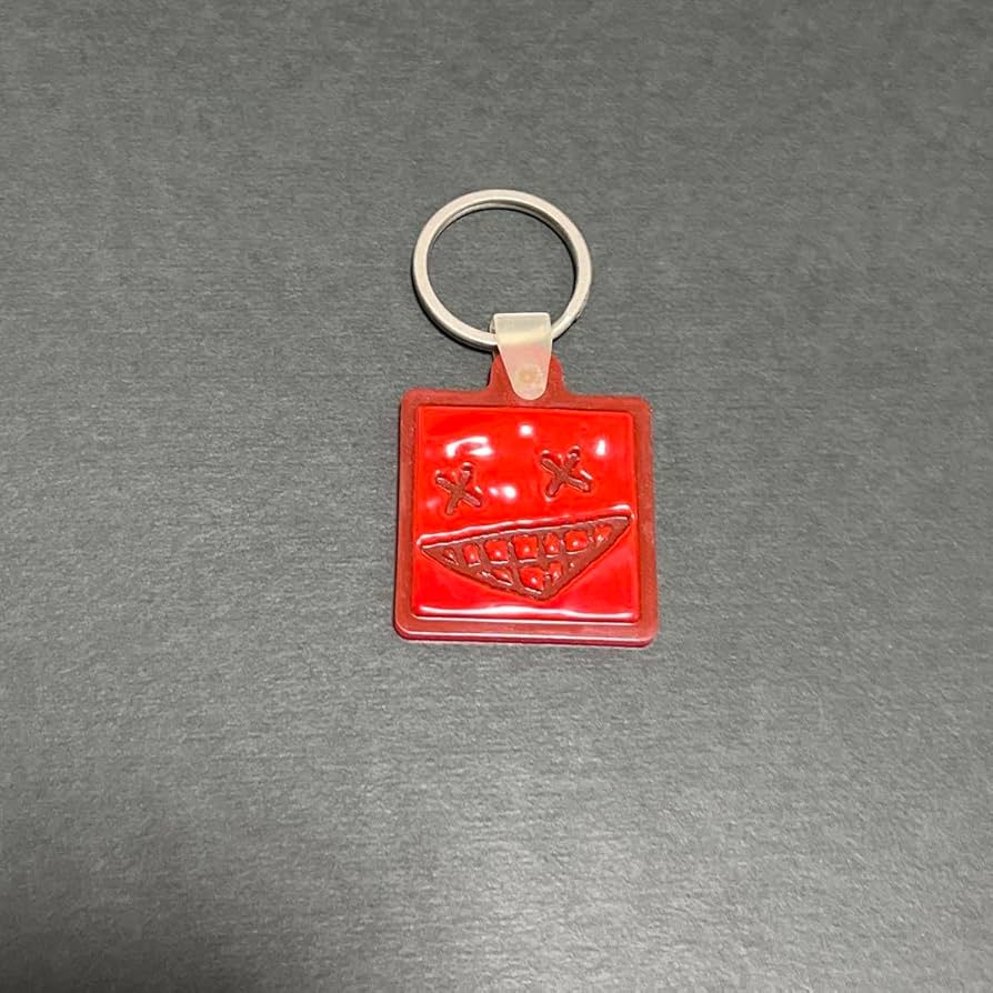Amazon.co.jp: 米津玄師 ニンマリくん キーホルダー 赤 ホビー