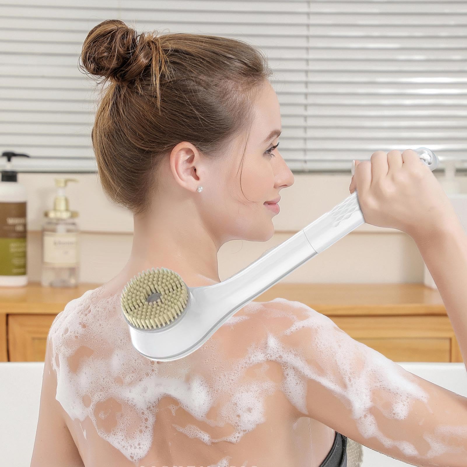 Exfoliante Corporal Eléctrico Recargable Impermeable y Rotación 360° | Mango Largo Exfoliante De Ducha para Mujeres Hombres Brazos Hombros Piernas Pies el Hogar y