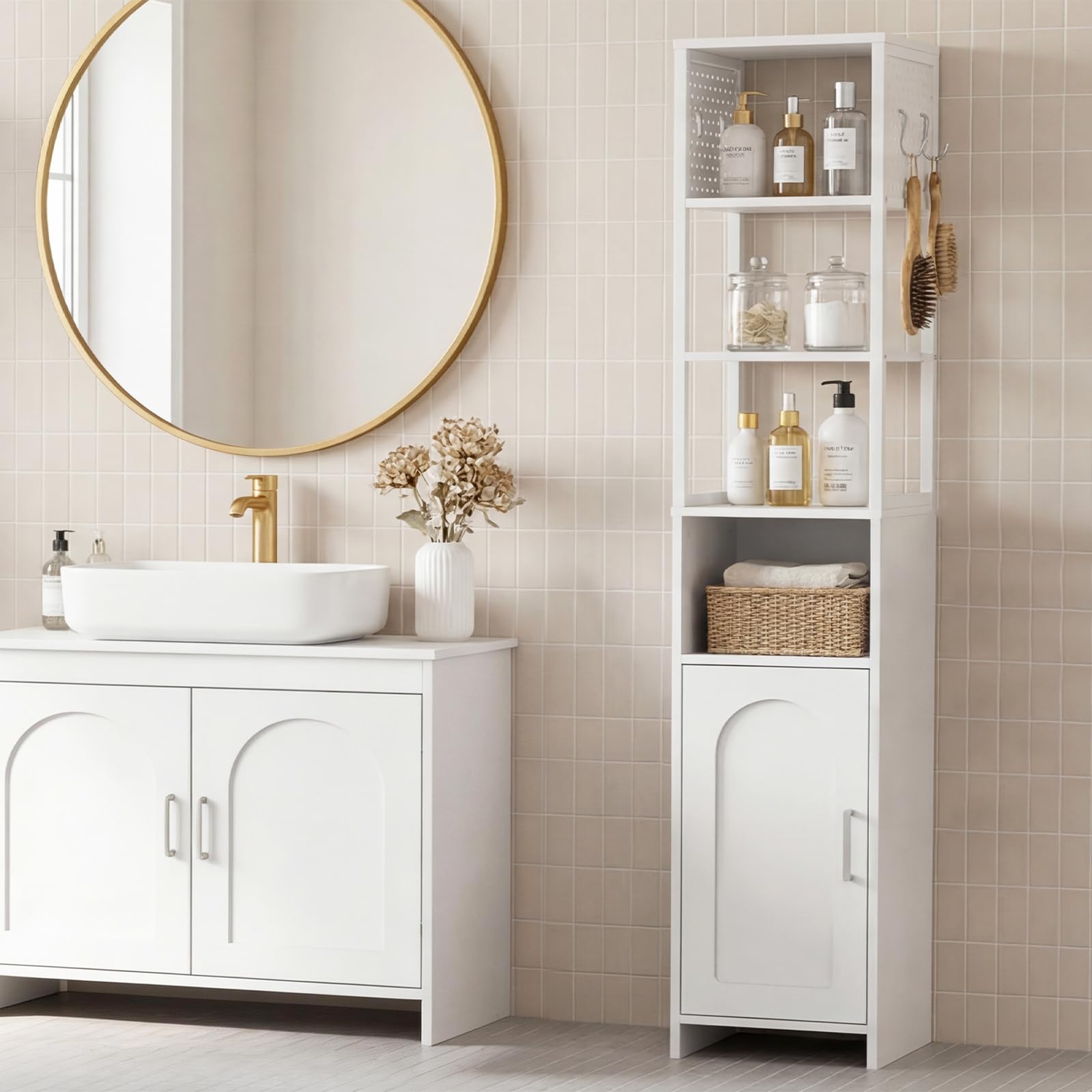 HOOBRO Armario de Baño, Mueble de Pie Alto y Estrecho con 3 Estantes, 1 Compartimento Abierto y 1 Taquilla, Estante con Rejillas y 4 Ganchos, para Baño, Pasillo, Cocina y Sala, Blanco EWT144CW01