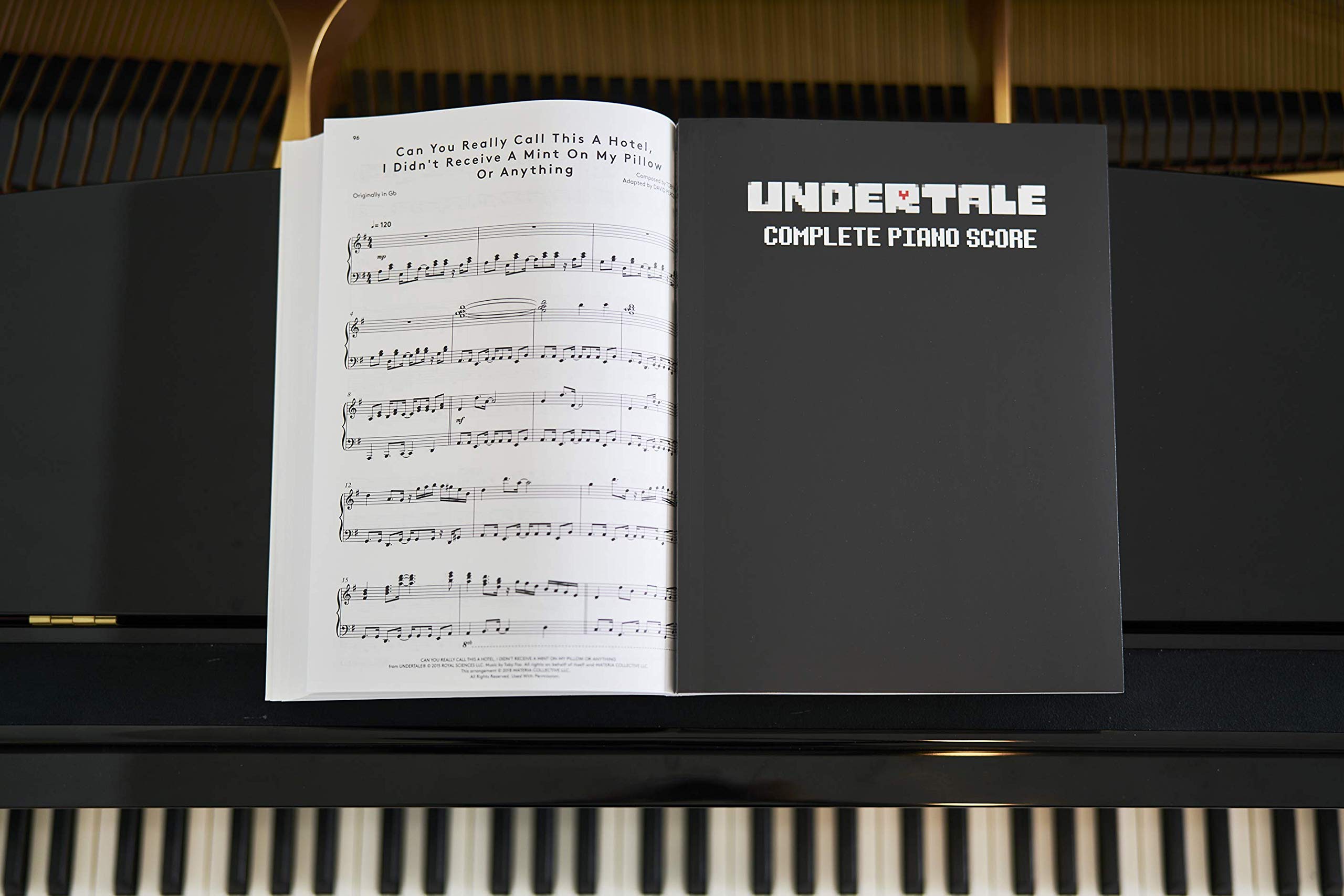 Undertale Complete Piano Score - Noten aus dem Spiel [Perfektes Taschenbuch] Toby Fox und David Peacock