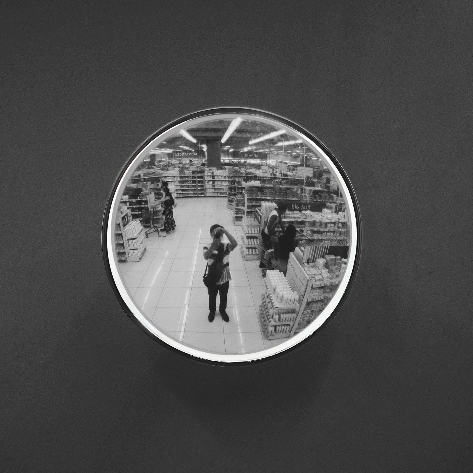 Miroir Convexe Grand Angle 30 CM pour Sécurité Routière Miroir de Signalisation Extérieure Incassable en PC et PP pour Angles Morts et Circulation en Extérieur