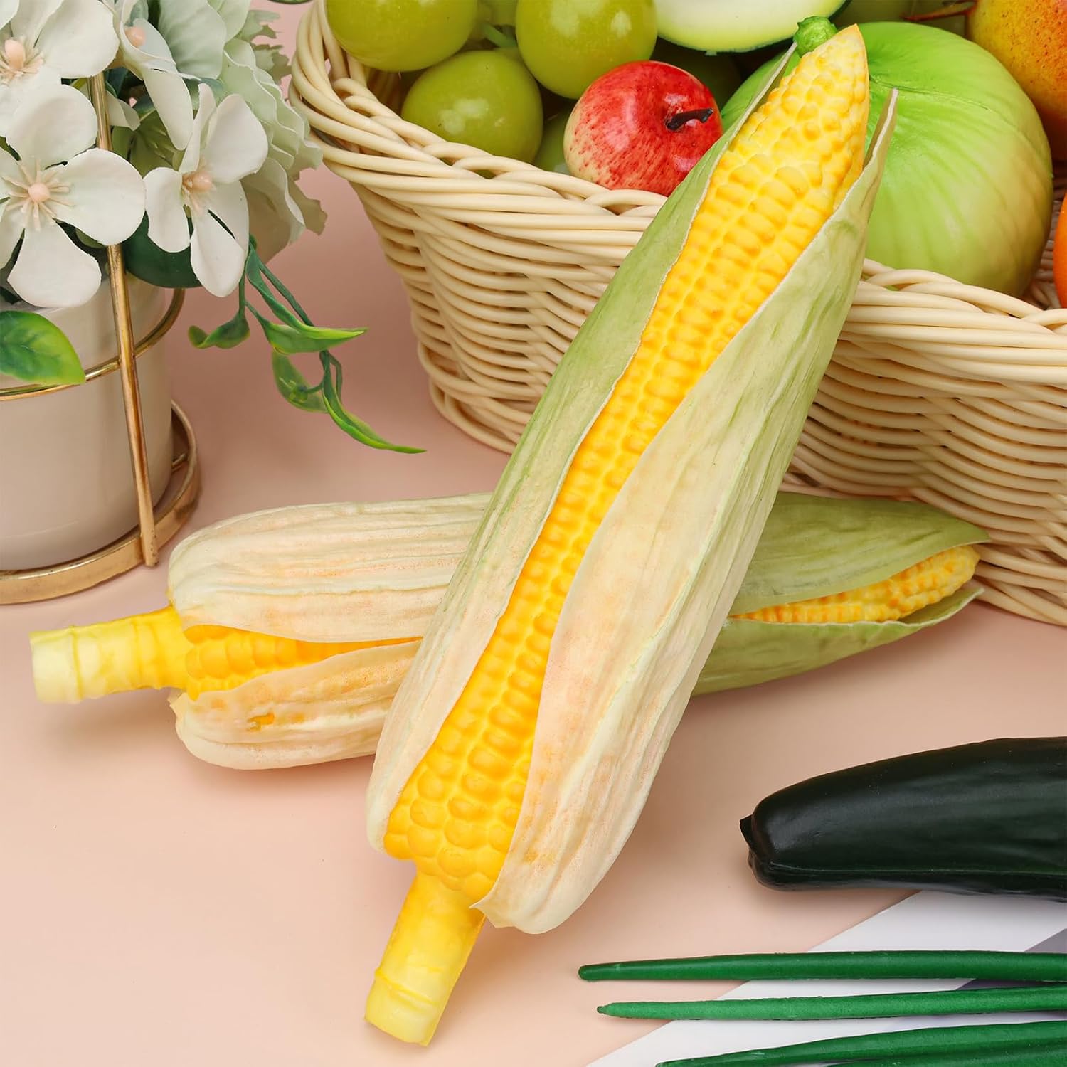 2pcs Artificial Yellow Corn Vegetable Decoration Faux Realistic Corns with Green Shell Fake Lifelike Food Ornament for House Kitchen Simulation Festival Prop