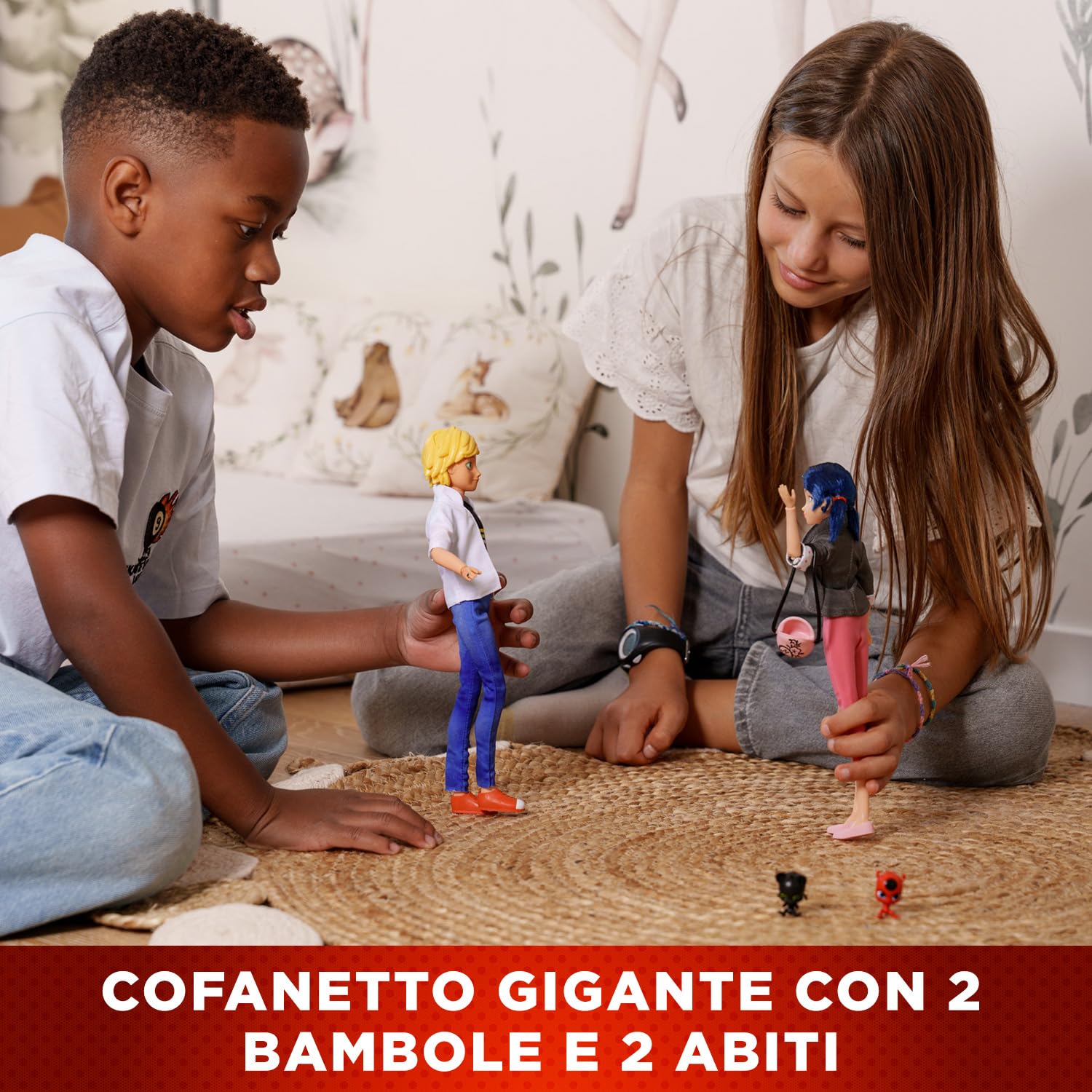 BANDAI – Miraculous – Confezione 2 bambole Marinette e Adrien con 2 abiti (Ladybug e Chat Noir) – Set regalo Miraculous 2 figure 26cm – Idea regalo per bambini – Giocattolo dai 4 anni in su – P50359