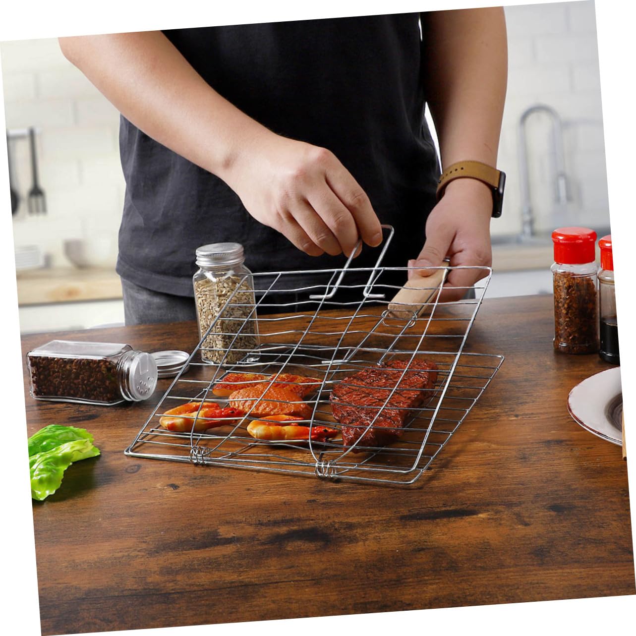 BESTonZON Fischgrillkorb zum Einfachen Wenden von Fisch und Gemüse 2 Stück aus Edelstahl mit Holzgriff Leicht und Praktisch für Outdoor Camping und Picknick