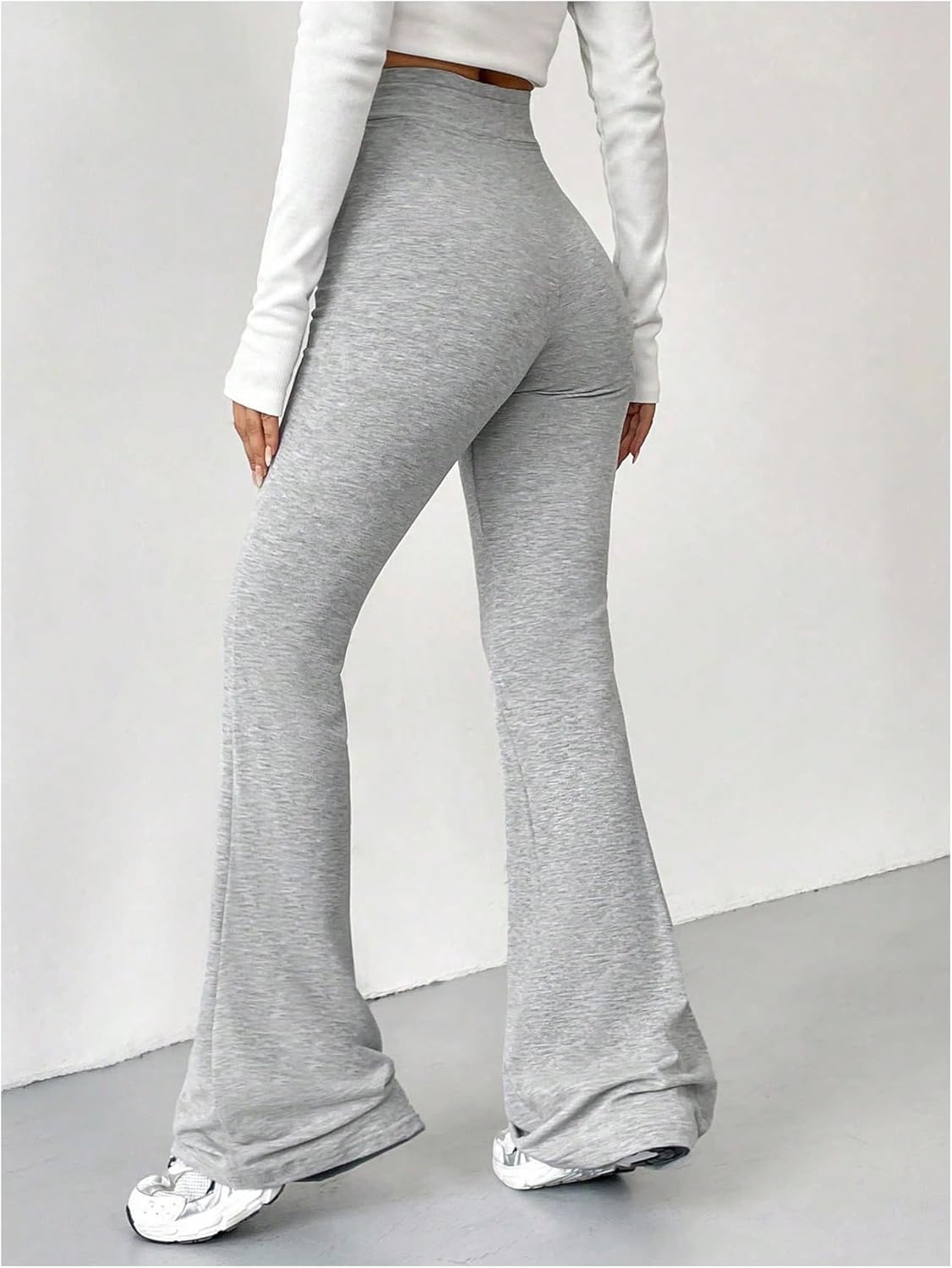 SHENHE Women's Flare Sweatpants Y2K Low Rise High Waisted Drawstring Fitted Workout Bootcut Sweatpants - Image 2