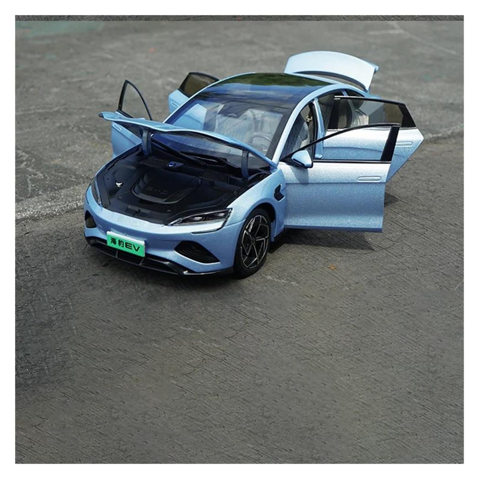 Metallo Scala Replica 1 18 Per veicoli elettrici Nuova energia Modello di auto lega pressofusa Serie decorazioni per la casa Hobby Veicoli Giochi Set